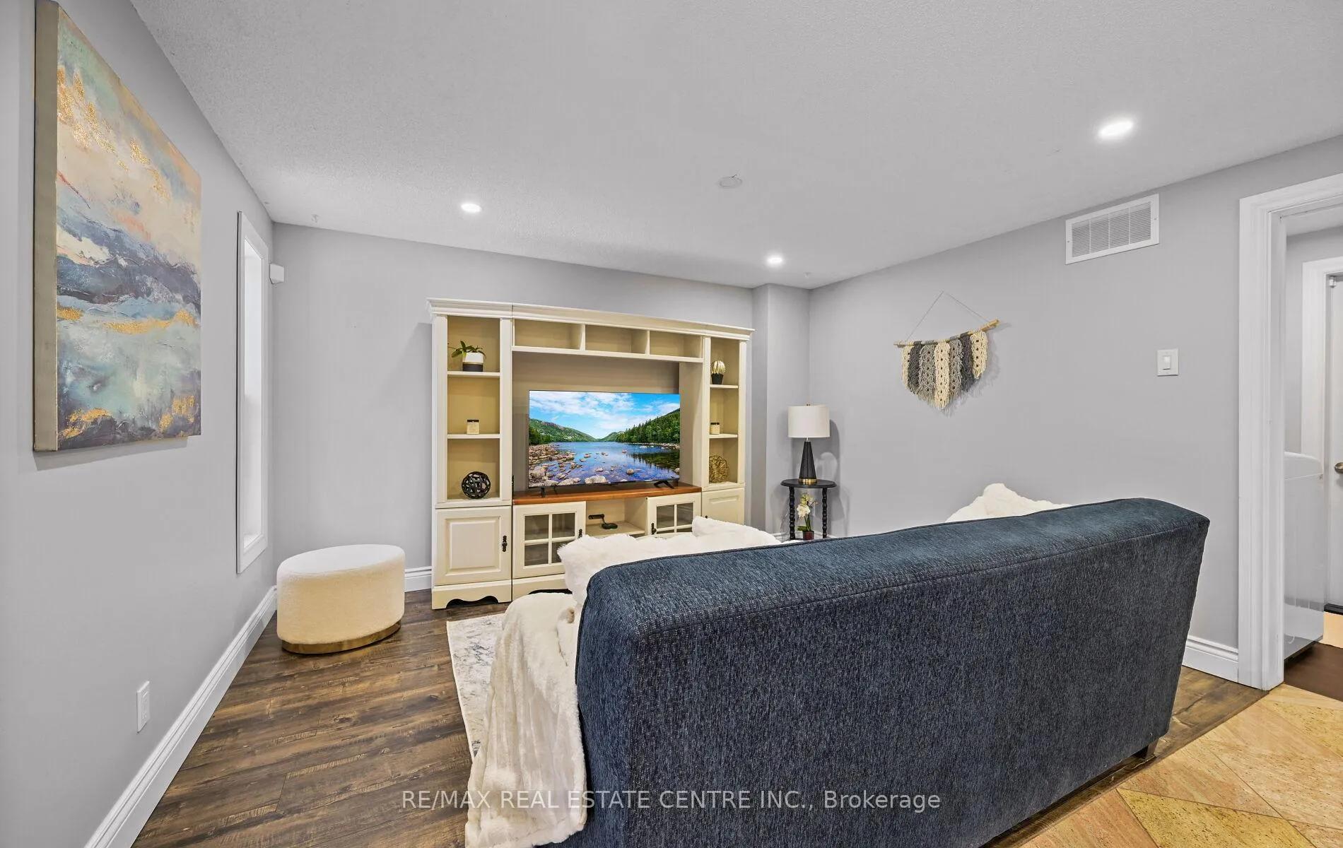 Photo 12 of 84 Viscount Road, Brantford, Lynden Hills — HOMEH