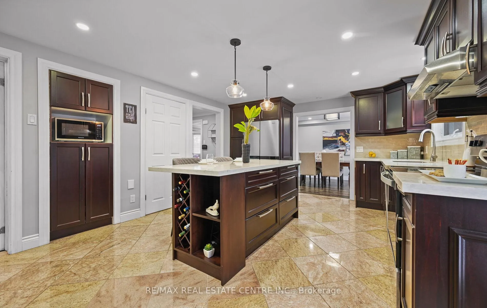Photo 15 of 84 Viscount Road, Brantford, Lynden Hills — HOMEH