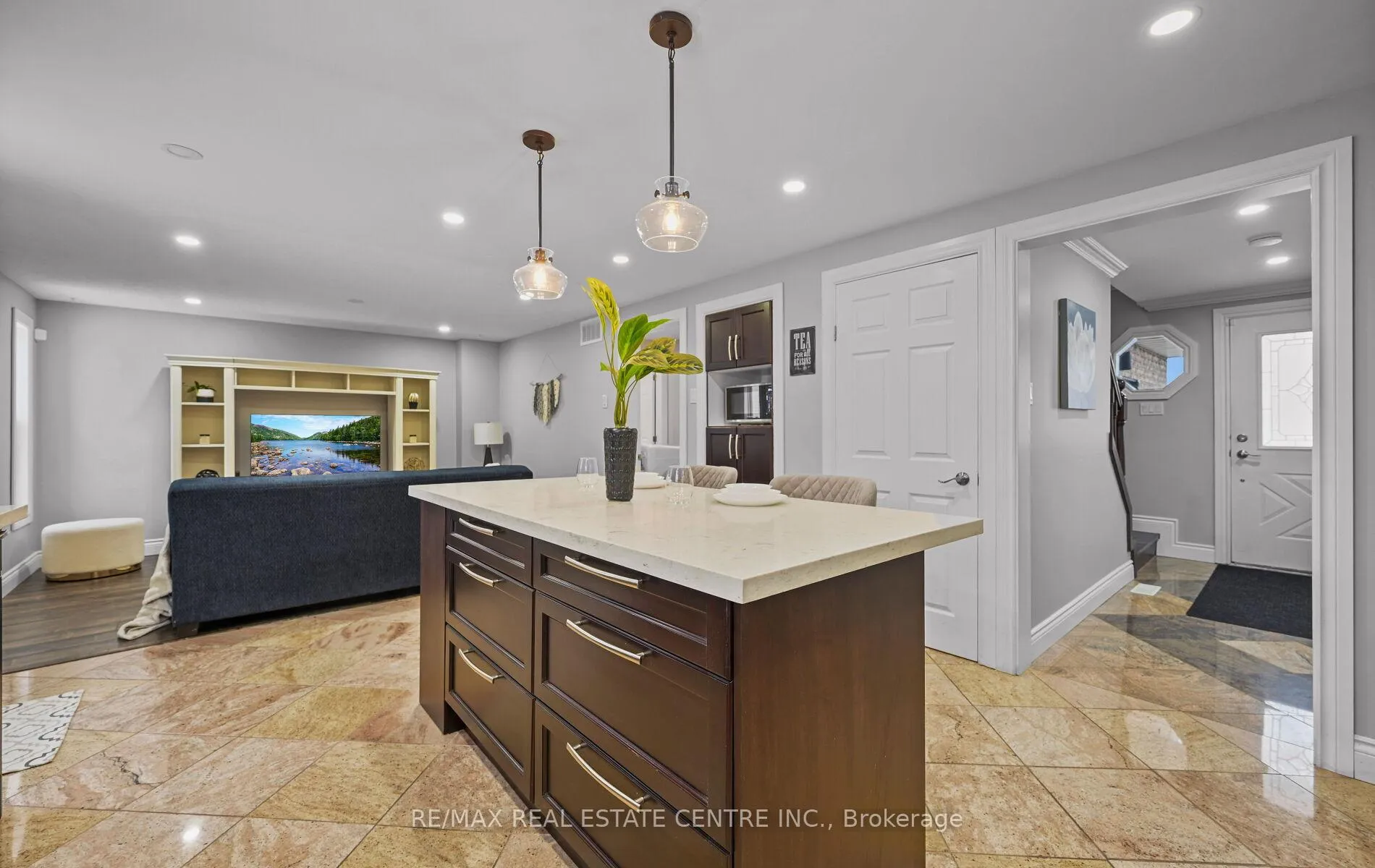 Photo 17 of 84 Viscount Road, Brantford, Lynden Hills — HOMEH