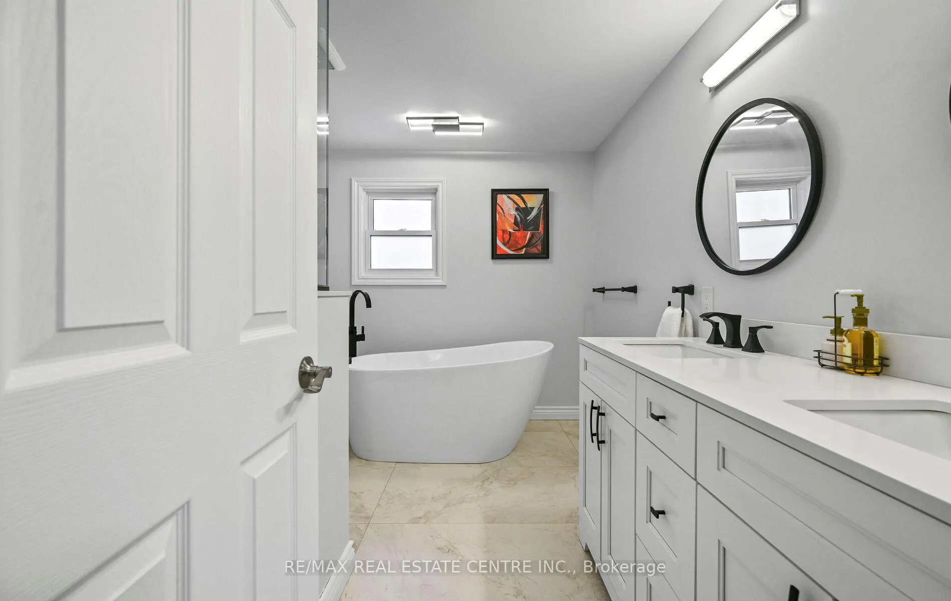 Photo 24 of 84 Viscount Road, Brantford, Lynden Hills — HOMEH