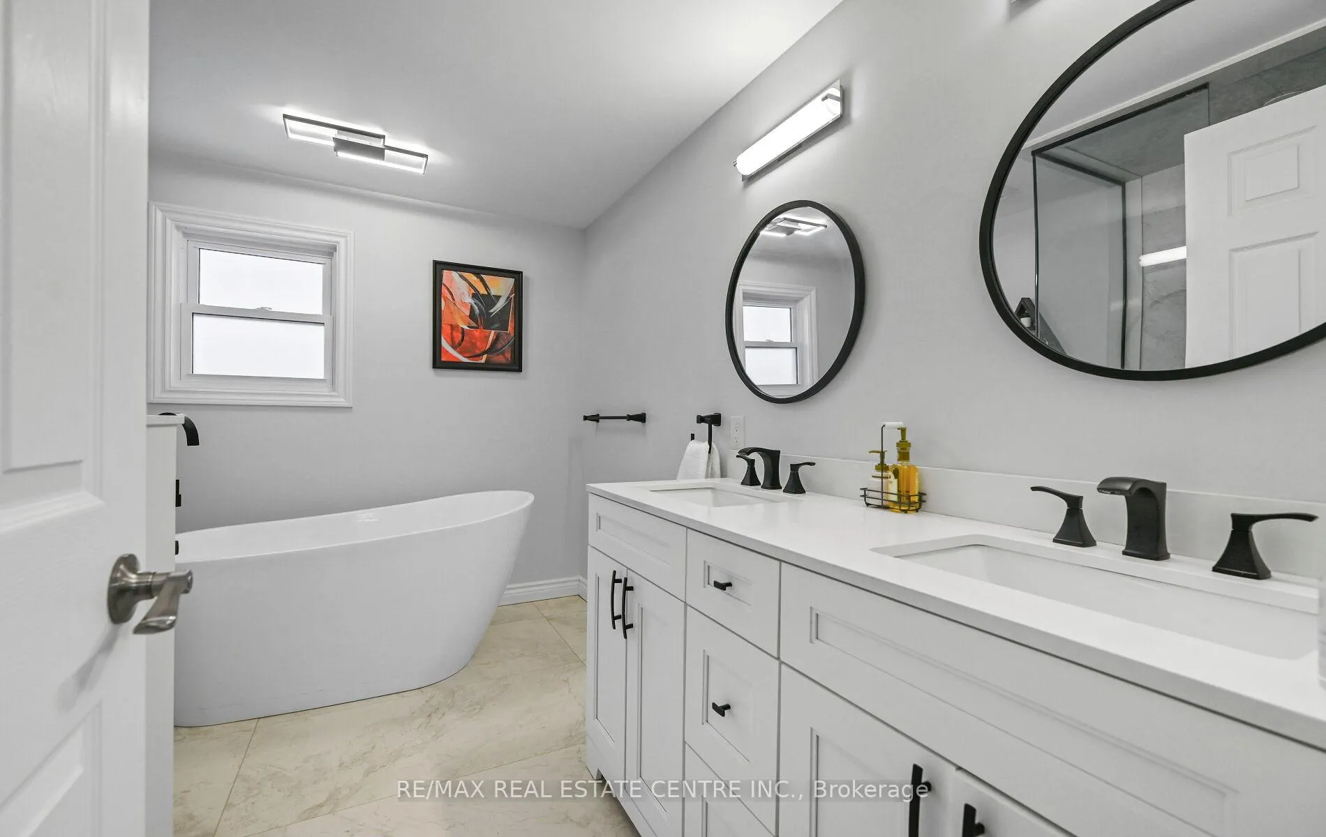 Photo 25 of 84 Viscount Road, Brantford, Lynden Hills — HOMEH