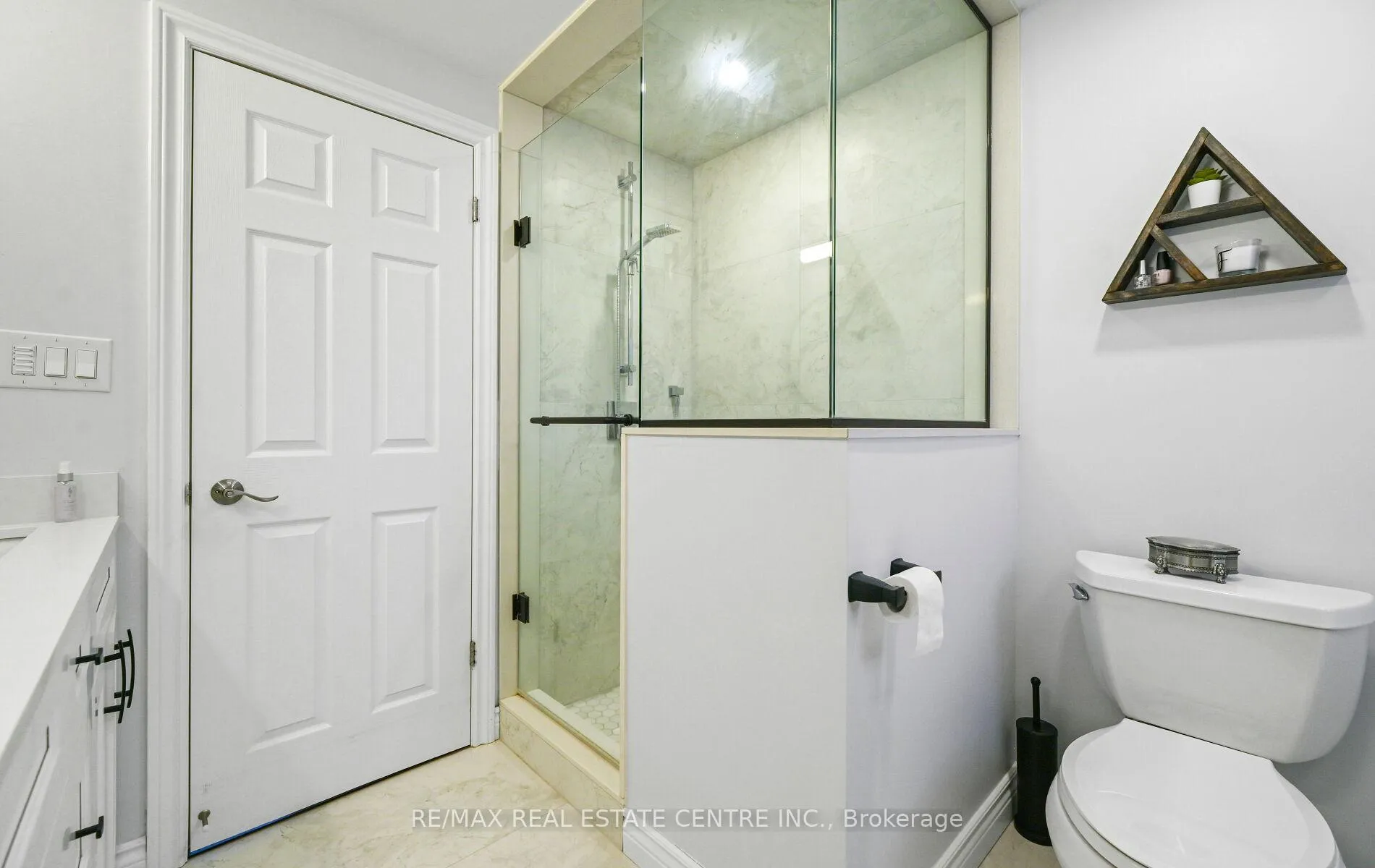 Photo 27 of 84 Viscount Road, Brantford, Lynden Hills — HOMEH