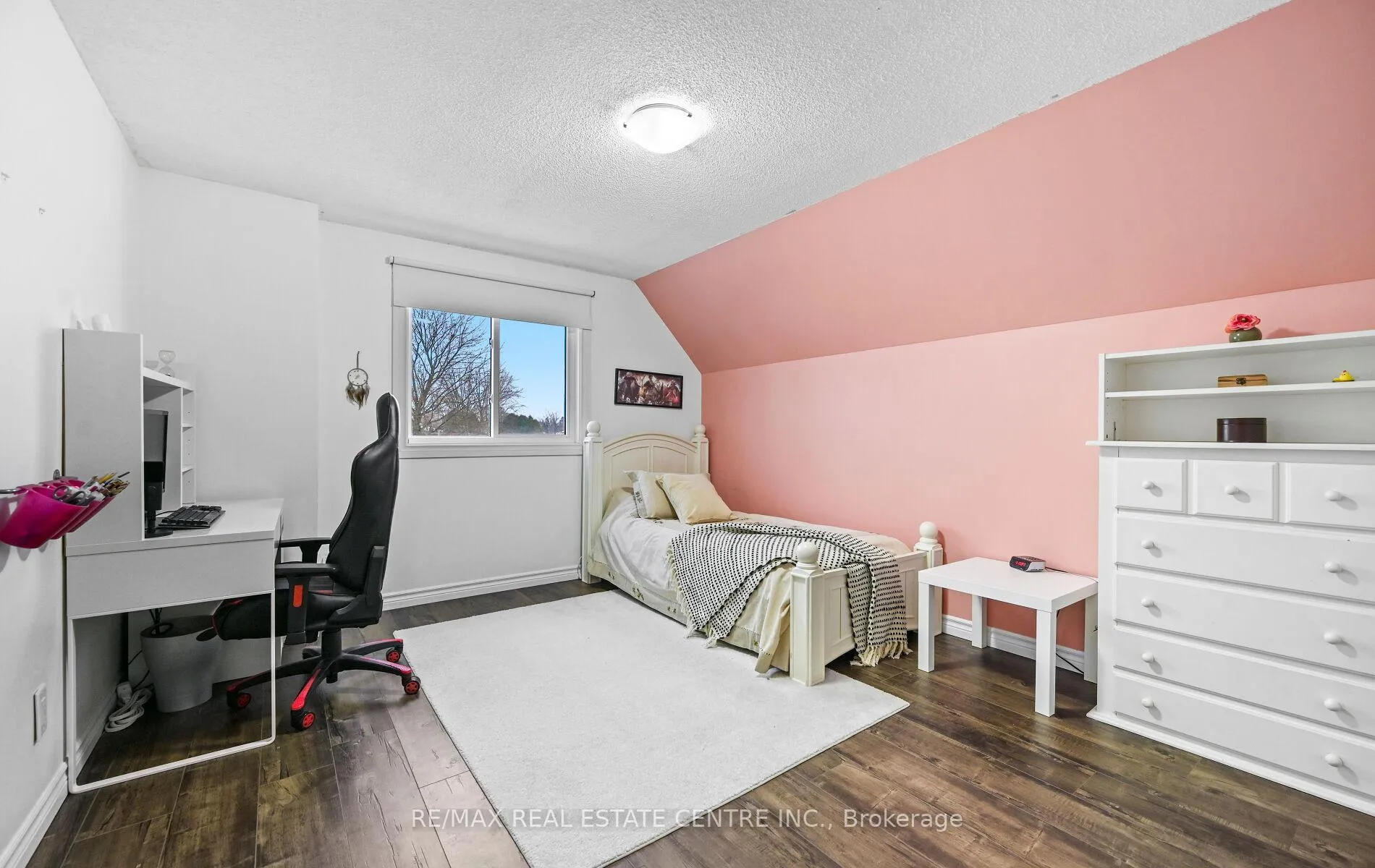 Photo 28 of 84 Viscount Road, Brantford, Lynden Hills — HOMEH