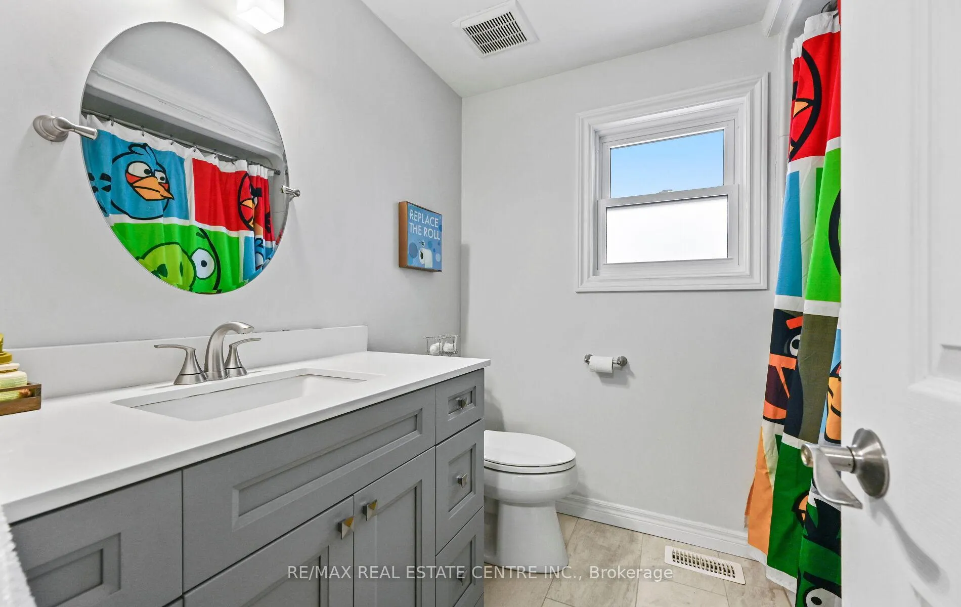Photo 32 of 84 Viscount Road, Brantford, Lynden Hills — HOMEH