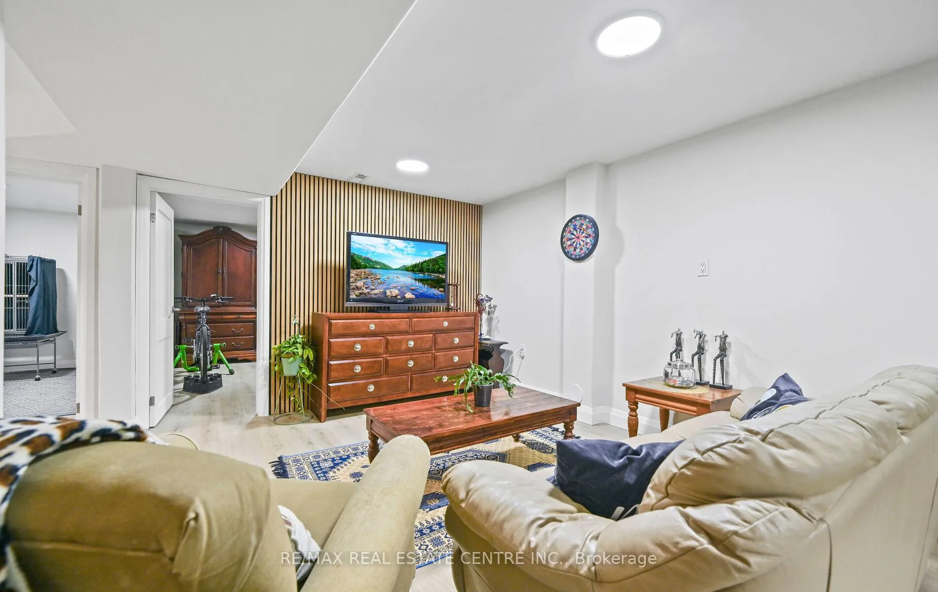 Photo 35 of 84 Viscount Road, Brantford, Lynden Hills — HOMEH