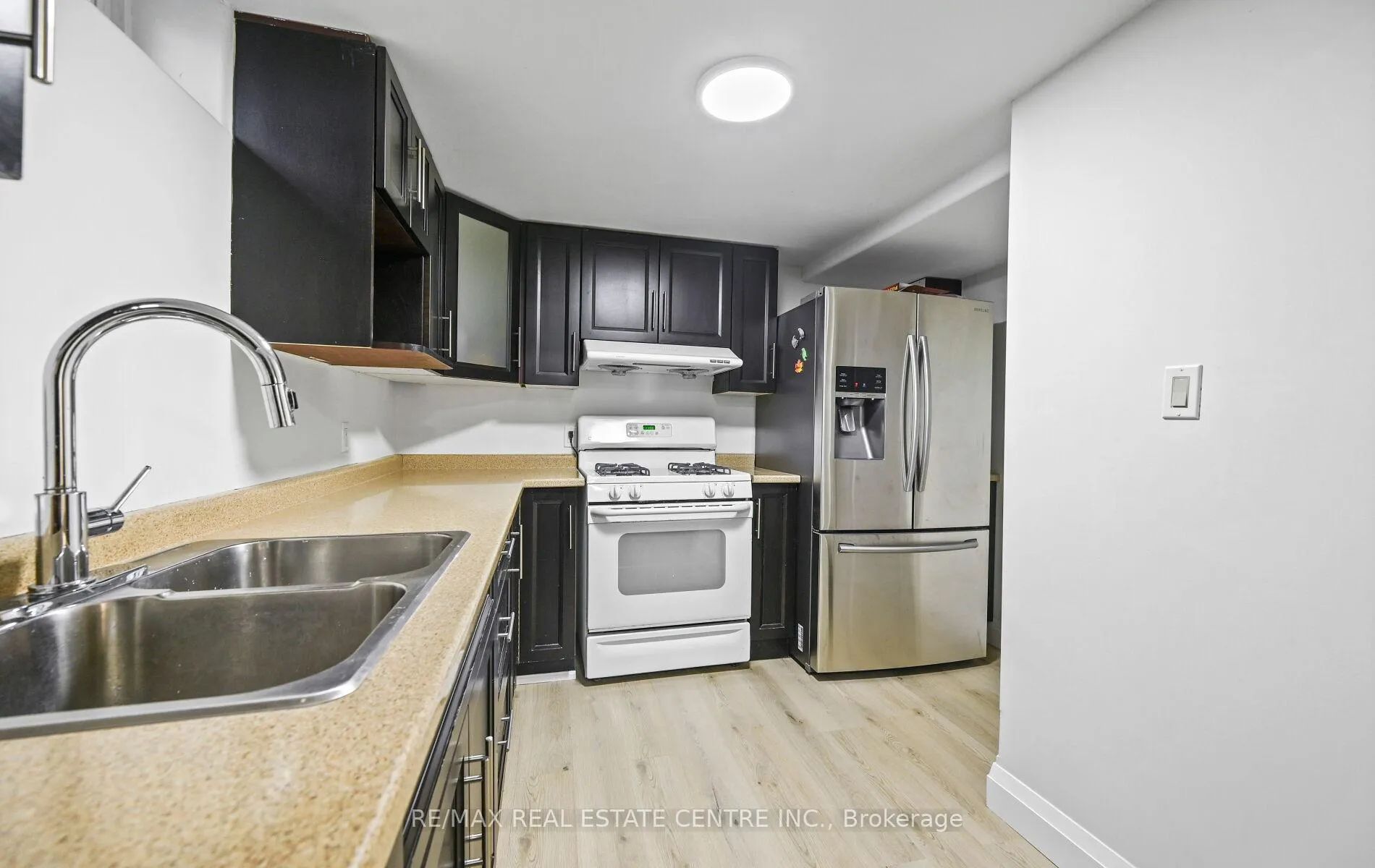 Photo 36 of 84 Viscount Road, Brantford, Lynden Hills — HOMEH
