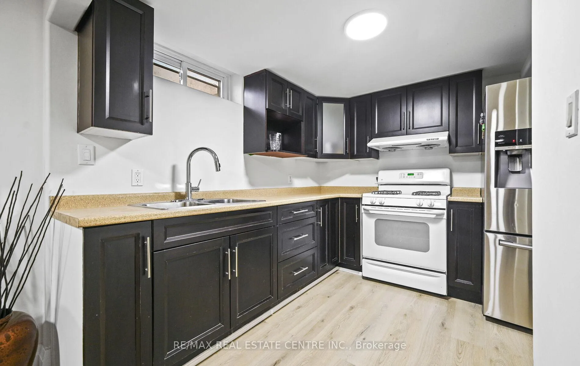 Photo 37 of 84 Viscount Road, Brantford, Lynden Hills — HOMEH
