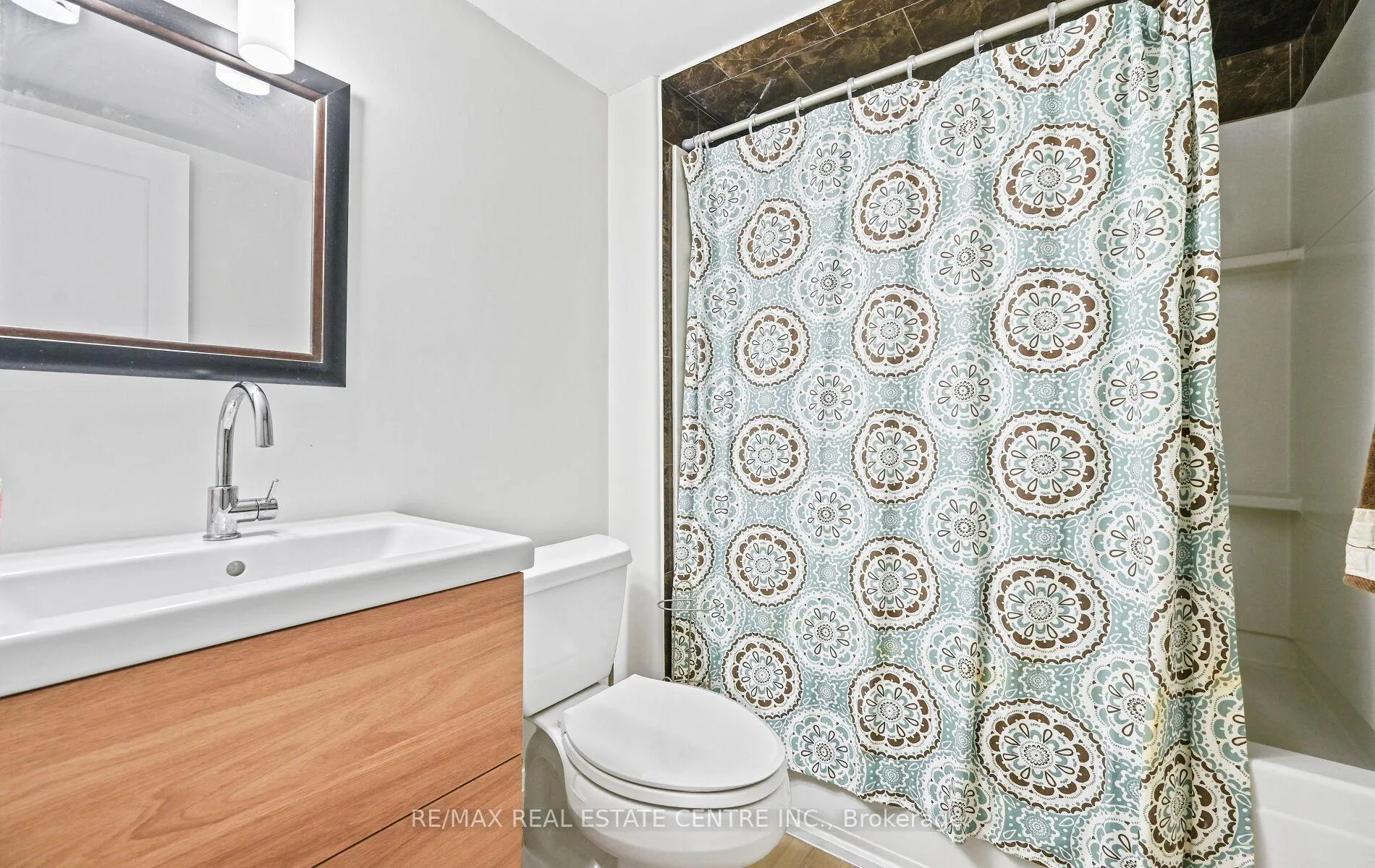 Photo 42 of 84 Viscount Road, Brantford, Lynden Hills — HOMEH