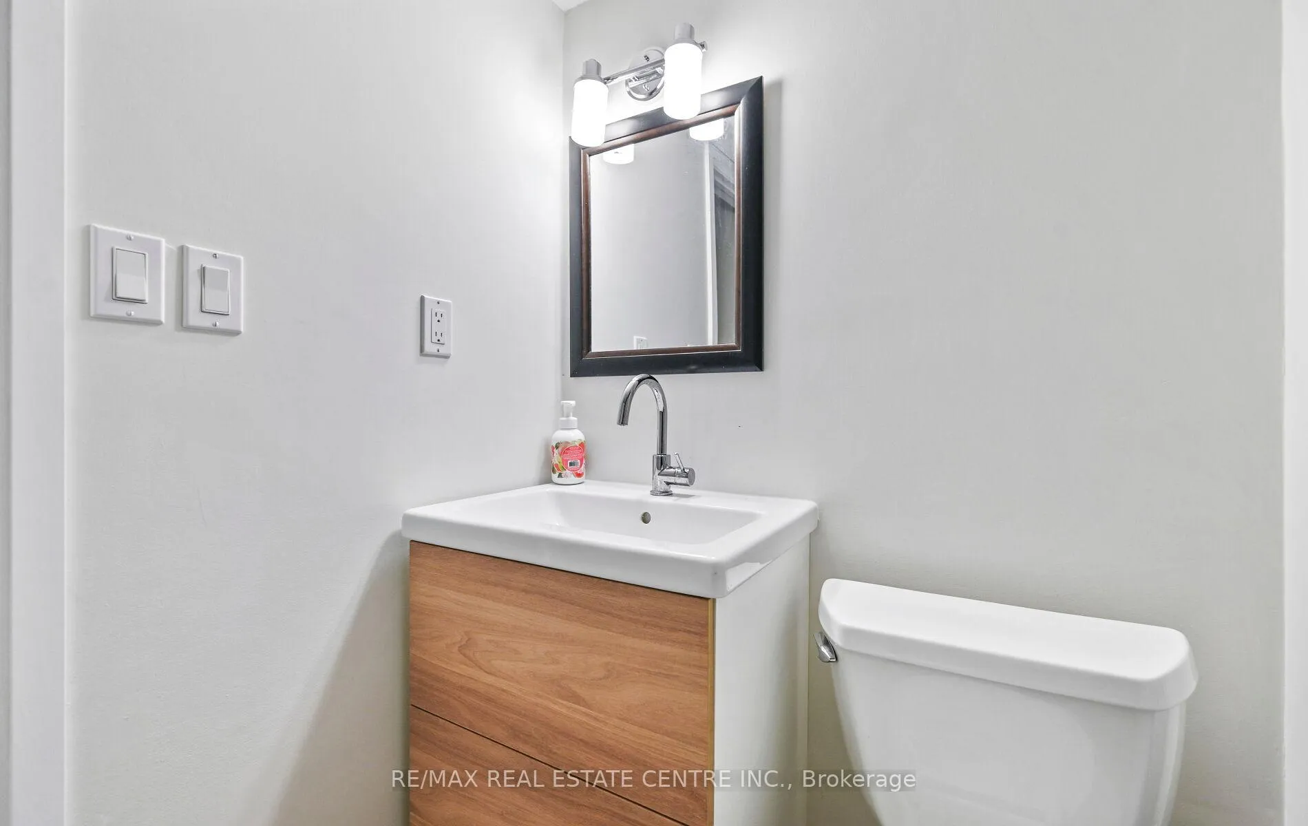 Photo 43 of 84 Viscount Road, Brantford, Lynden Hills — HOMEH