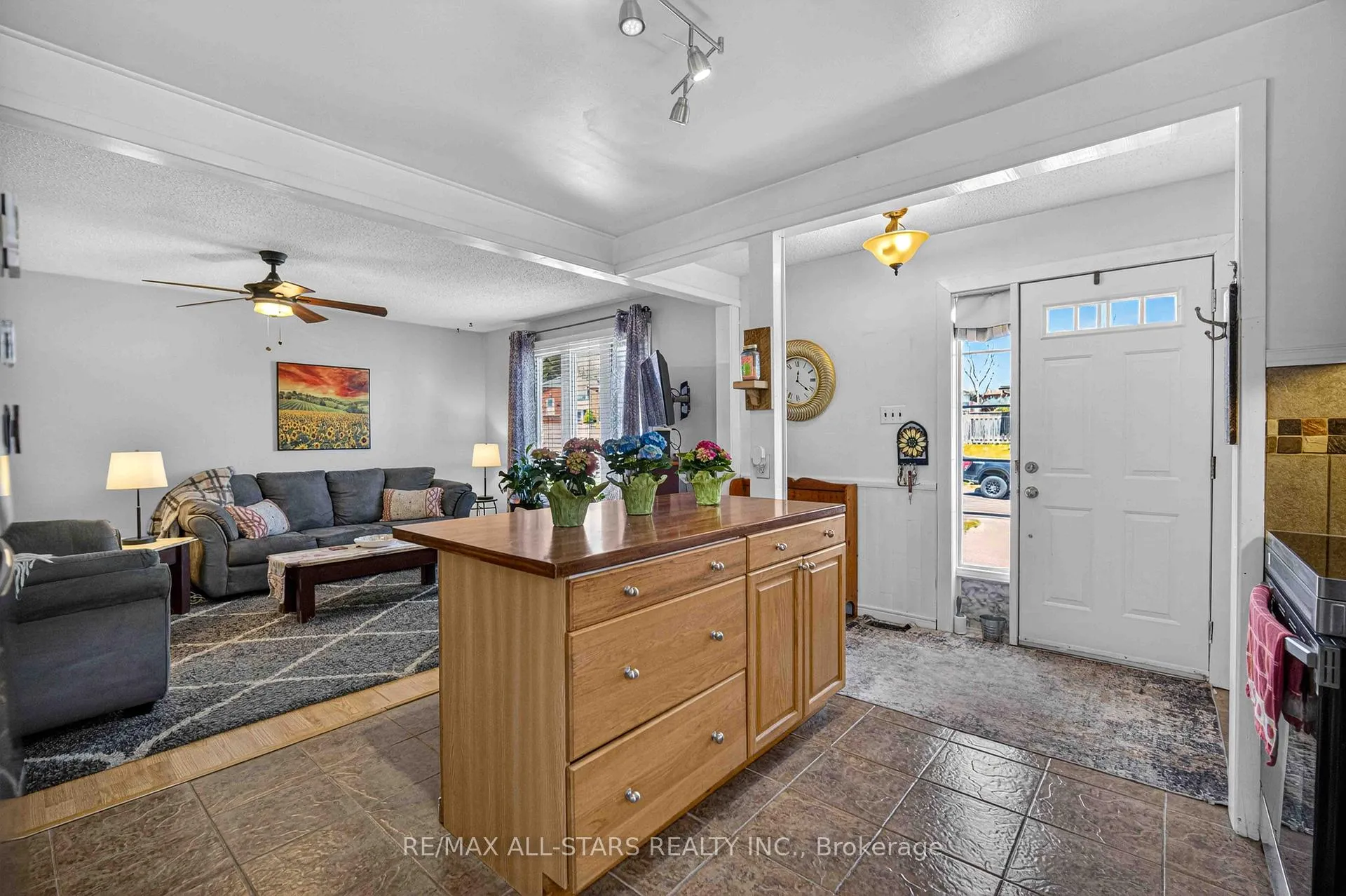 Photo 4 of 2147 Springwood Road, Peterborough, Monaghan Ward 2 — HOMEH