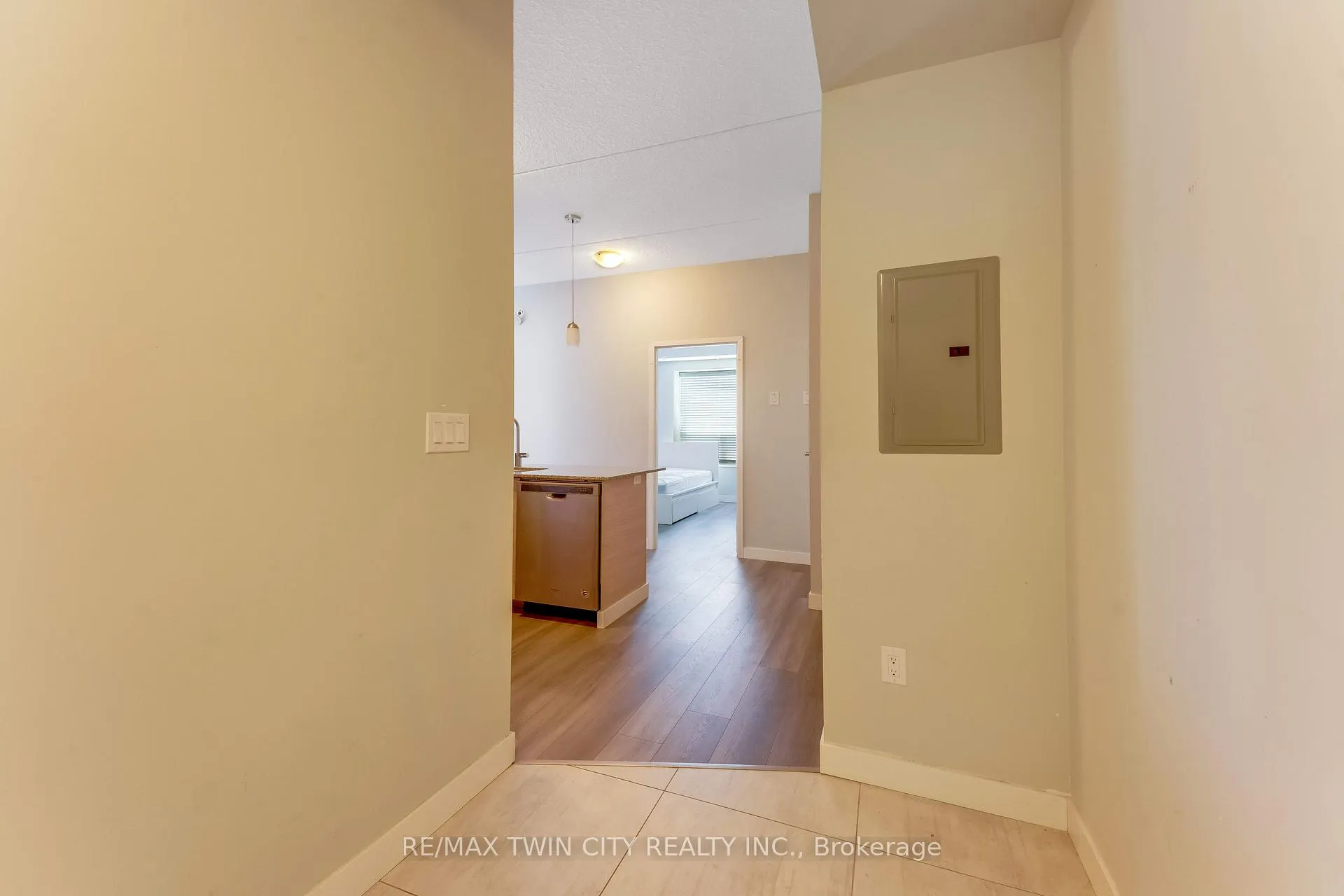 Photo 3 of Unit 1102, 318 Spruce Street E, Waterloo, Downtown Waterloo — HOMEH