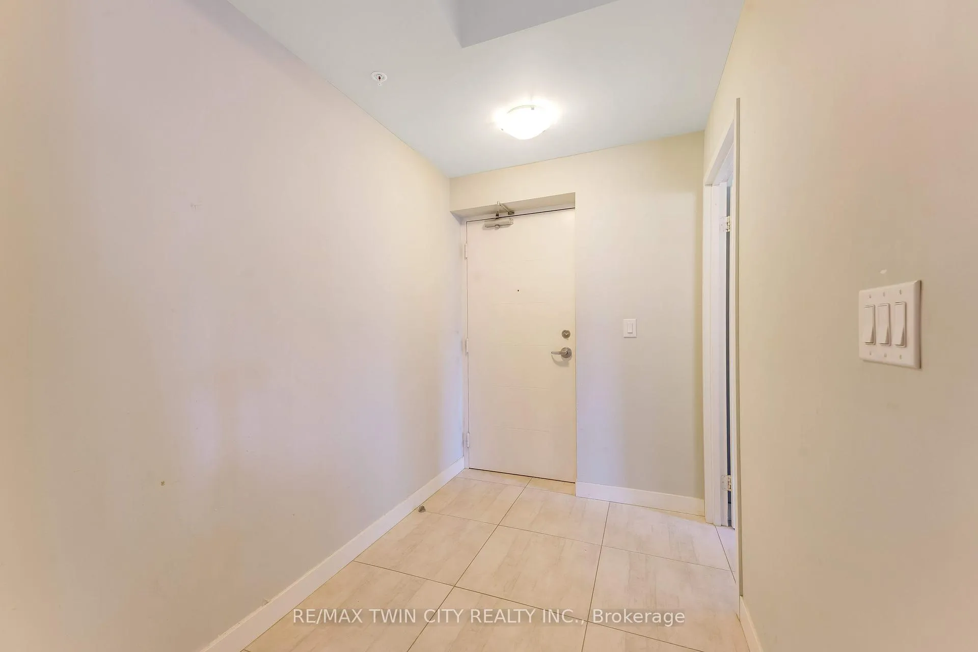 Photo 4 of Unit 1102, 318 Spruce Street E, Waterloo, Downtown Waterloo — HOMEH