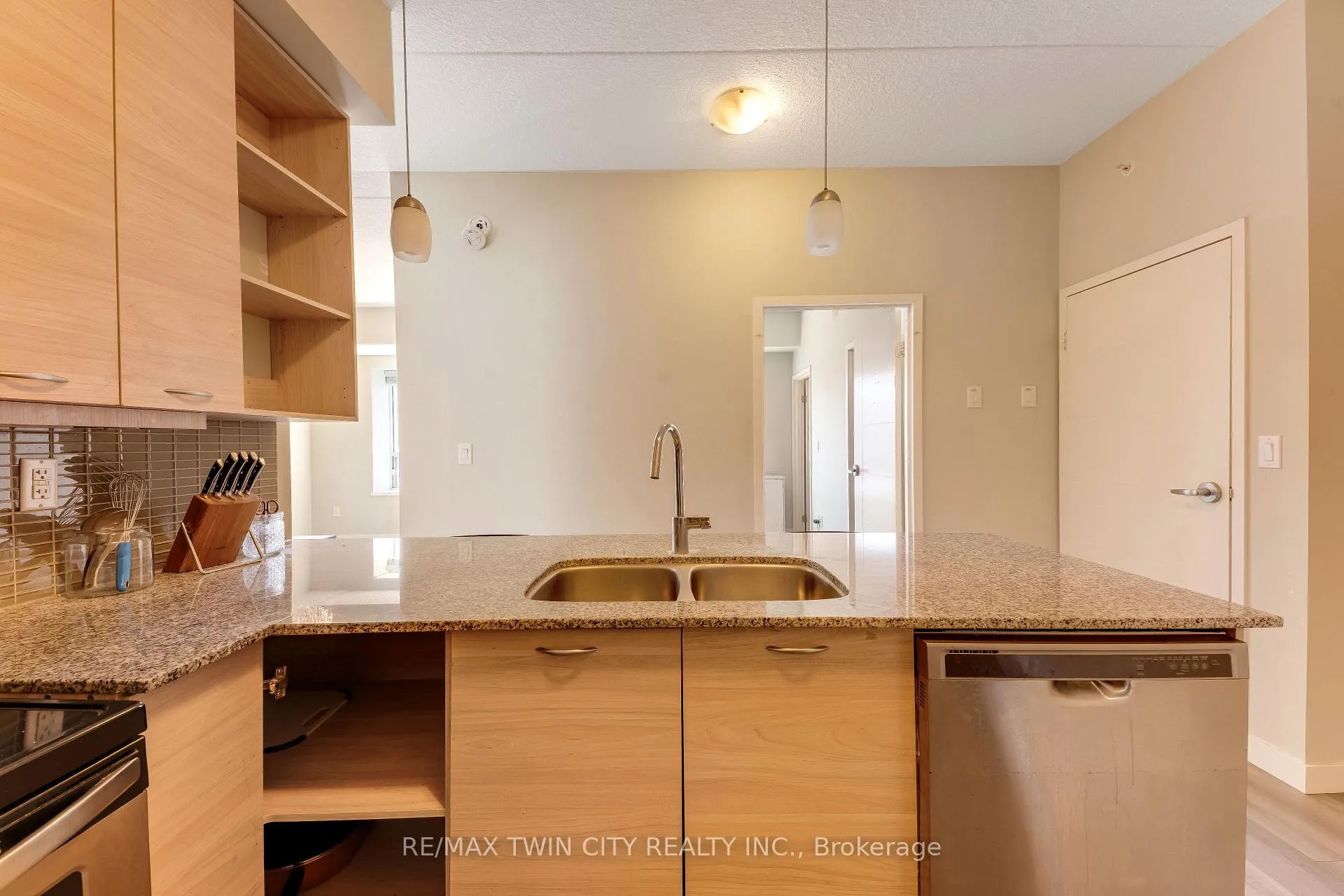 Photo 6 of Unit 1102, 318 Spruce Street E, Waterloo, Downtown Waterloo — HOMEH