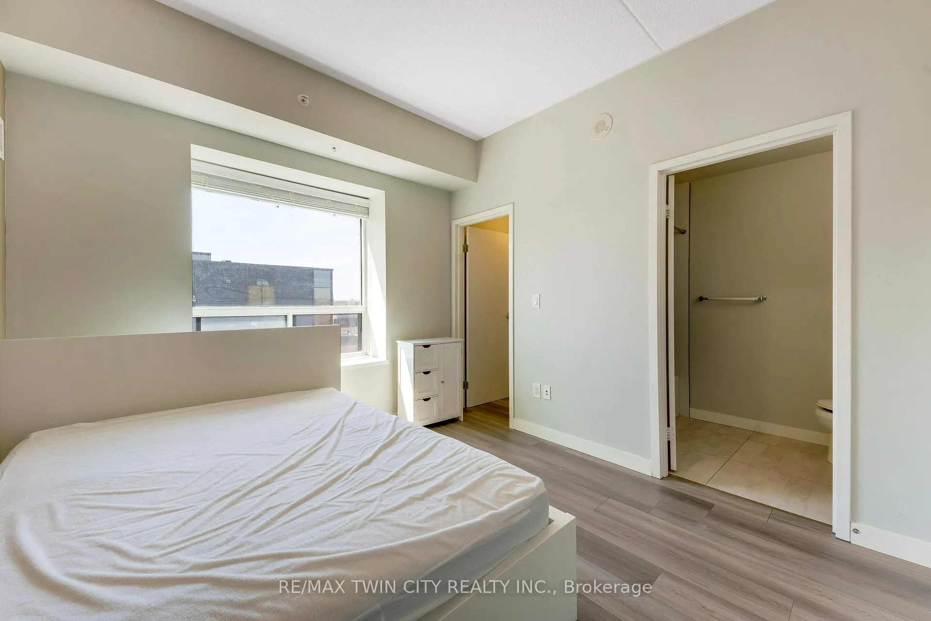 Photo 11 of Unit 1102, 318 Spruce Street E, Waterloo, Downtown Waterloo — HOMEH