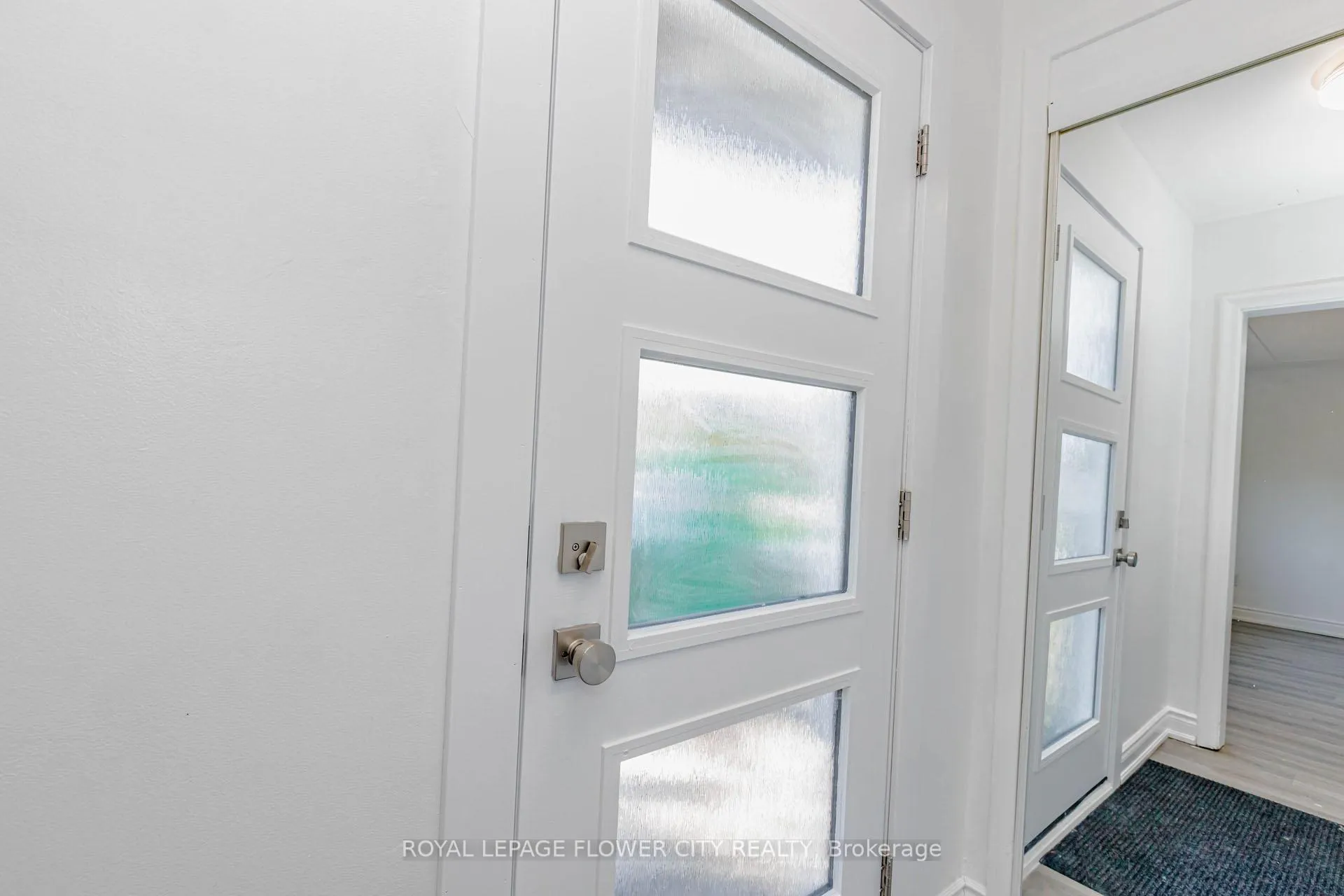 Photo 4 of 37 Warwick Road, Hamilton, Stoney Creek — HOMEH