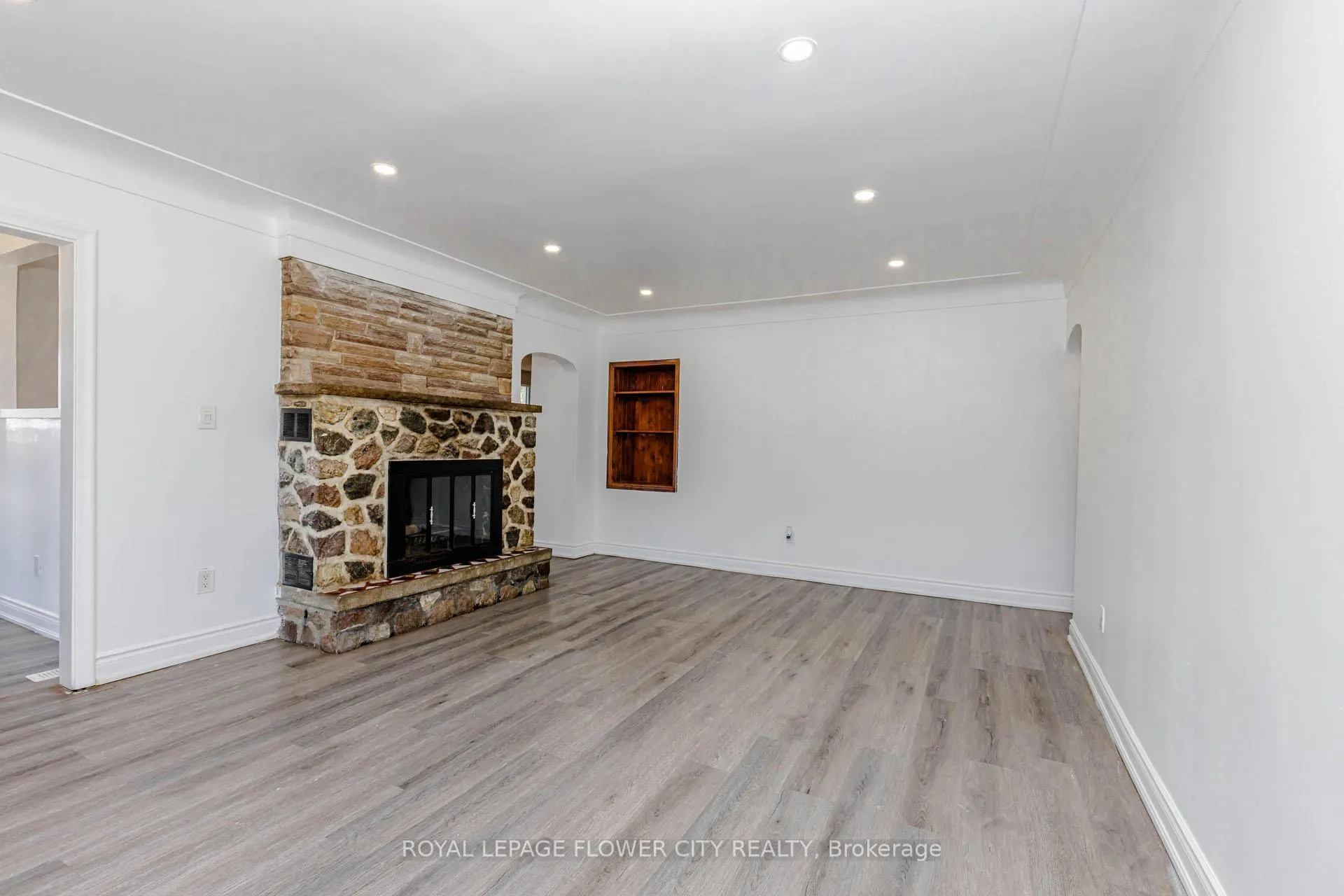 Photo 6 of 37 Warwick Road, Hamilton, Stoney Creek — HOMEH