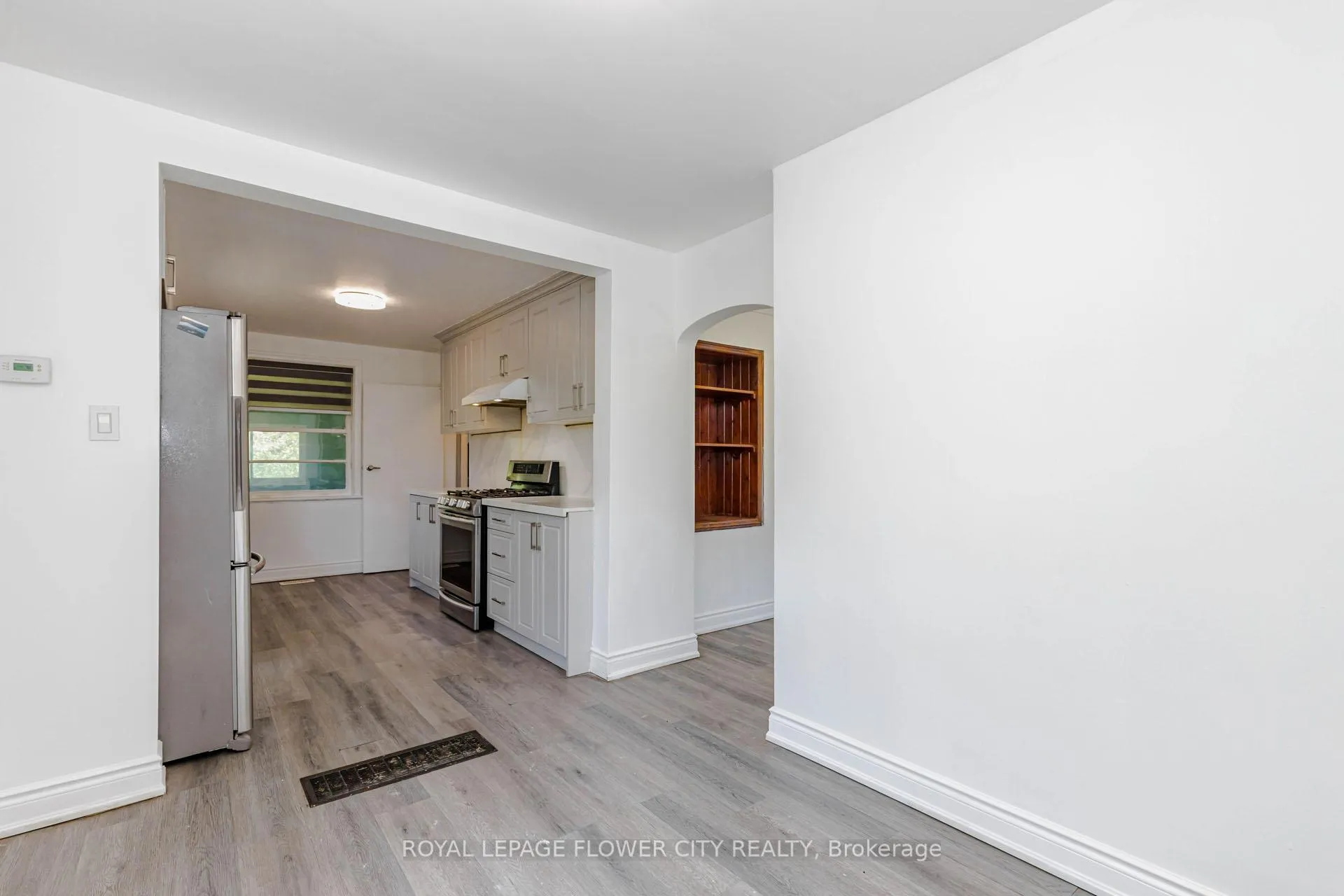 Photo 10 of 37 Warwick Road, Hamilton, Stoney Creek — HOMEH