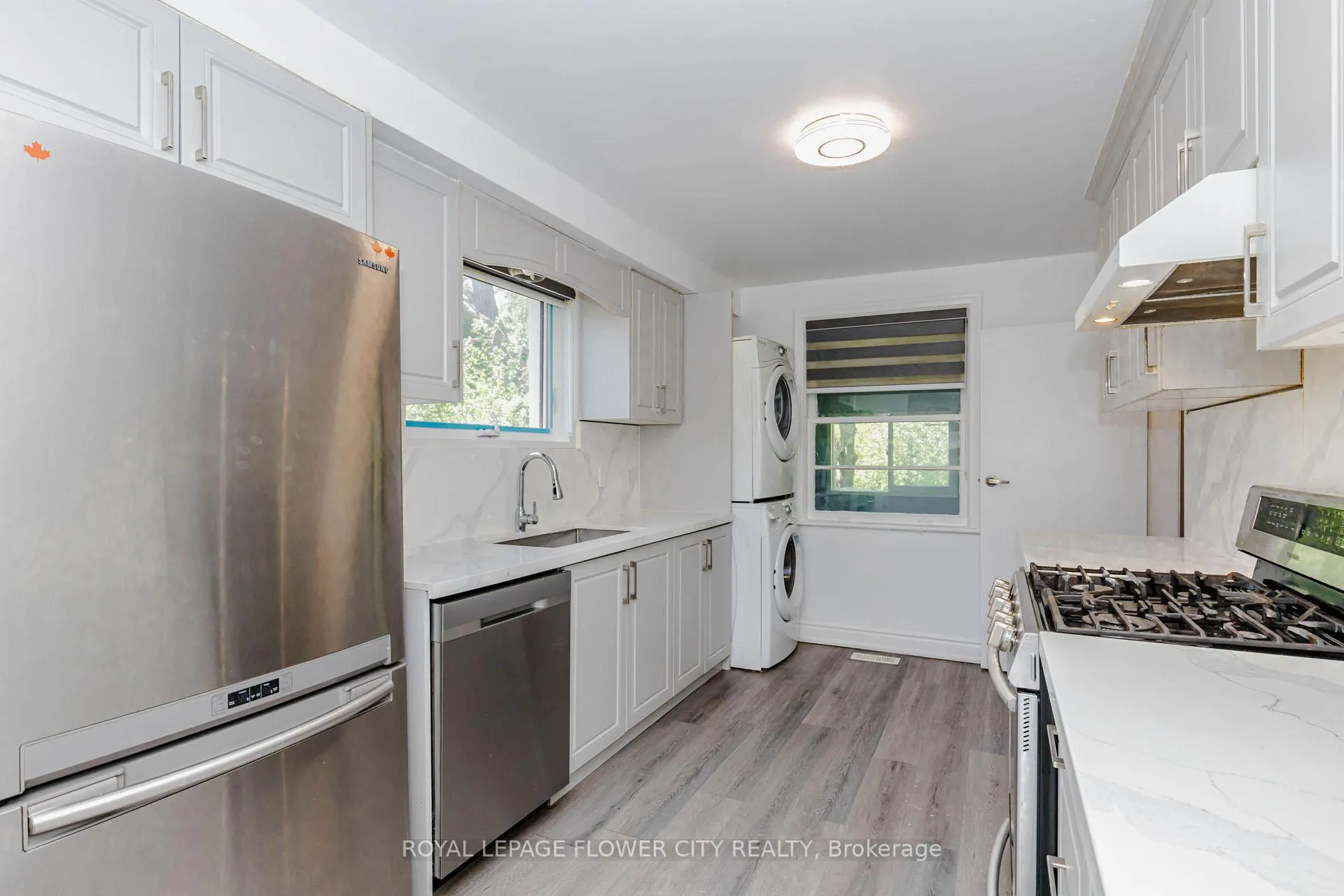 Photo 12 of 37 Warwick Road, Hamilton, Stoney Creek — HOMEH