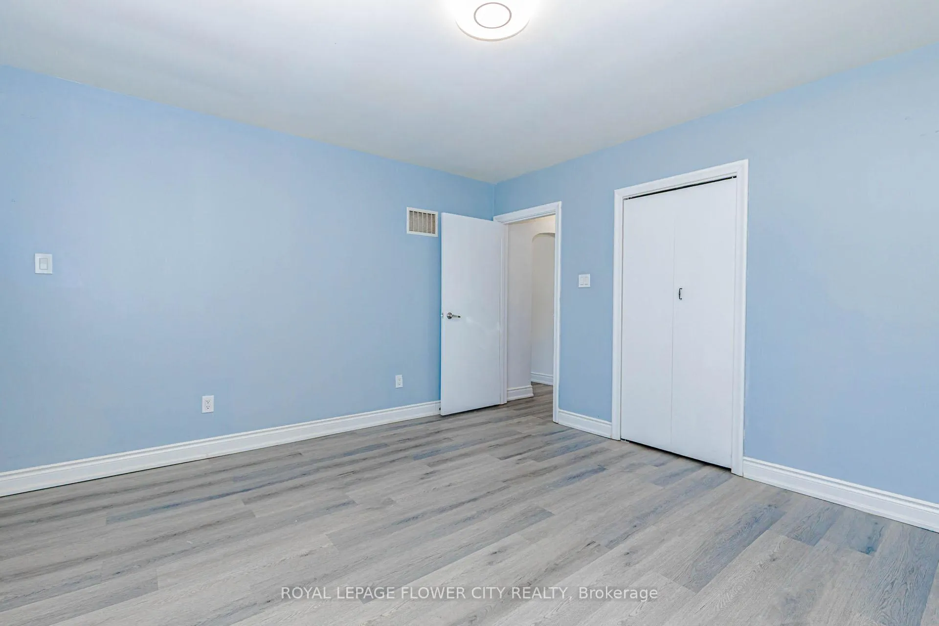 Photo 19 of 37 Warwick Road, Hamilton, Stoney Creek — HOMEH