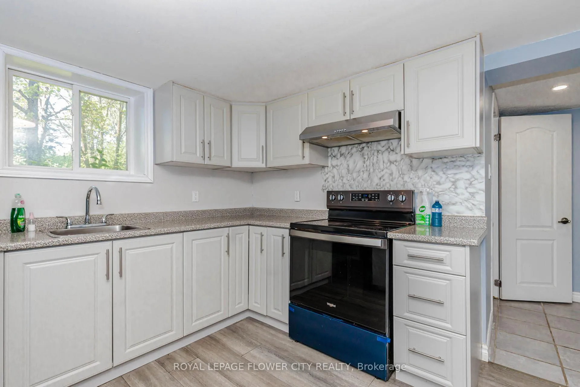 Photo 34 of 37 Warwick Road, Hamilton, Stoney Creek — HOMEH