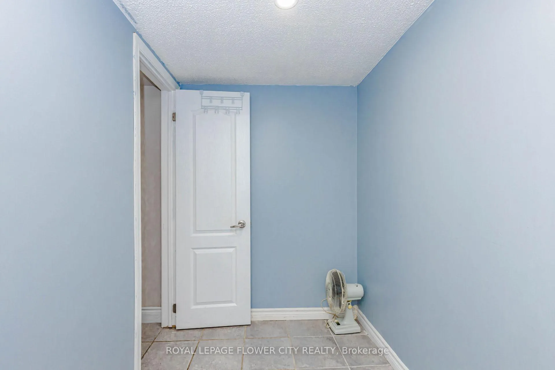 Photo 35 of 37 Warwick Road, Hamilton, Stoney Creek — HOMEH
