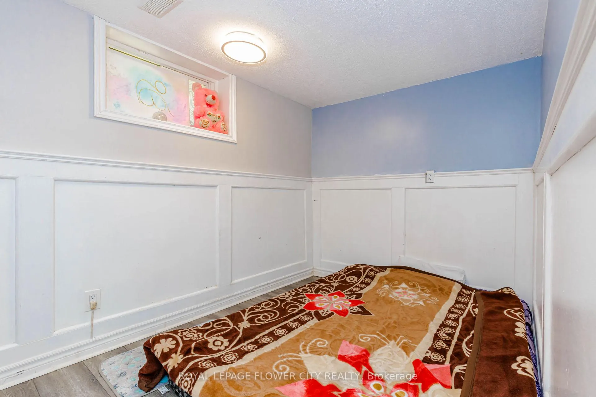 Photo 36 of 37 Warwick Road, Hamilton, Stoney Creek — HOMEH