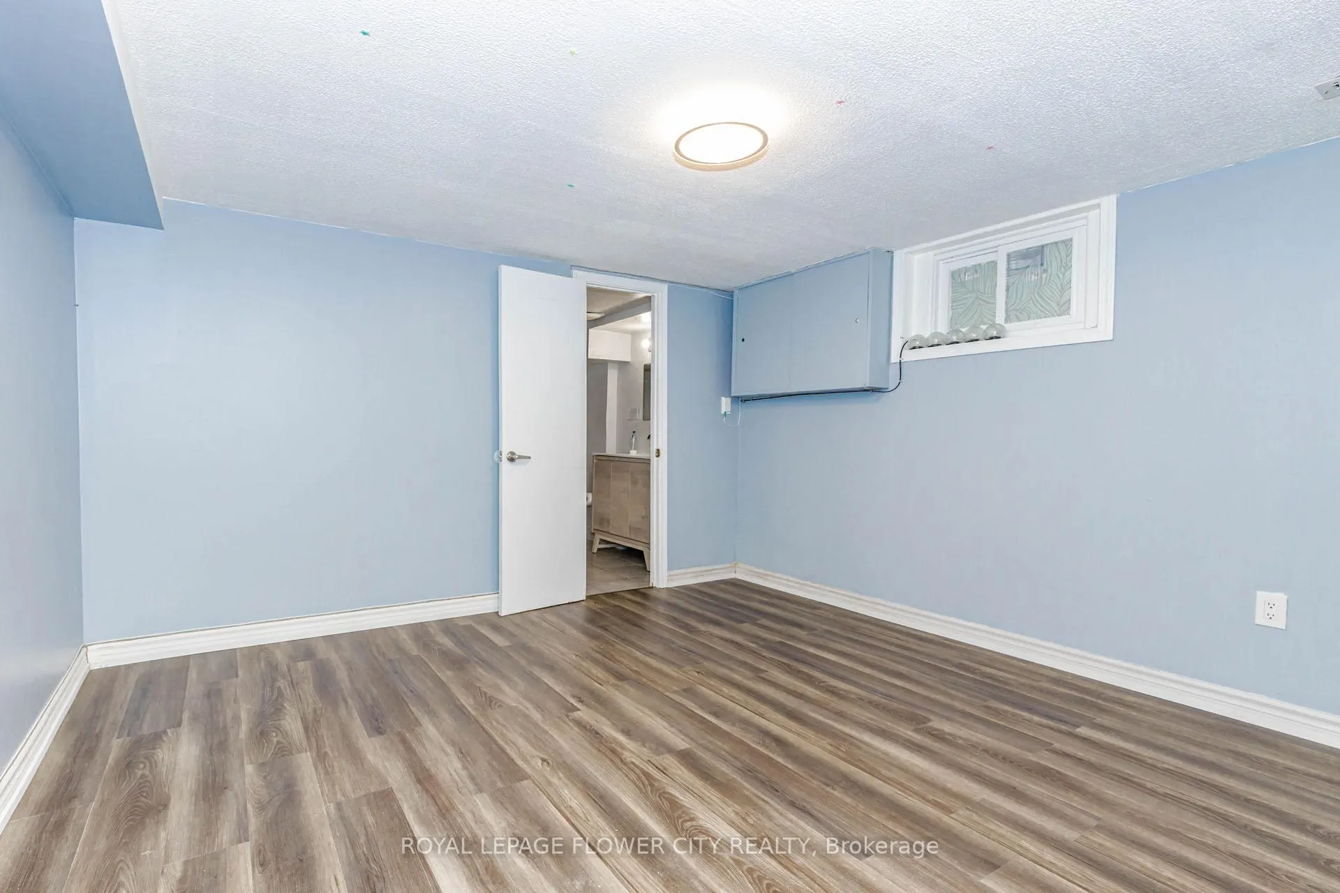 Photo 42 of 37 Warwick Road, Hamilton, Stoney Creek — HOMEH