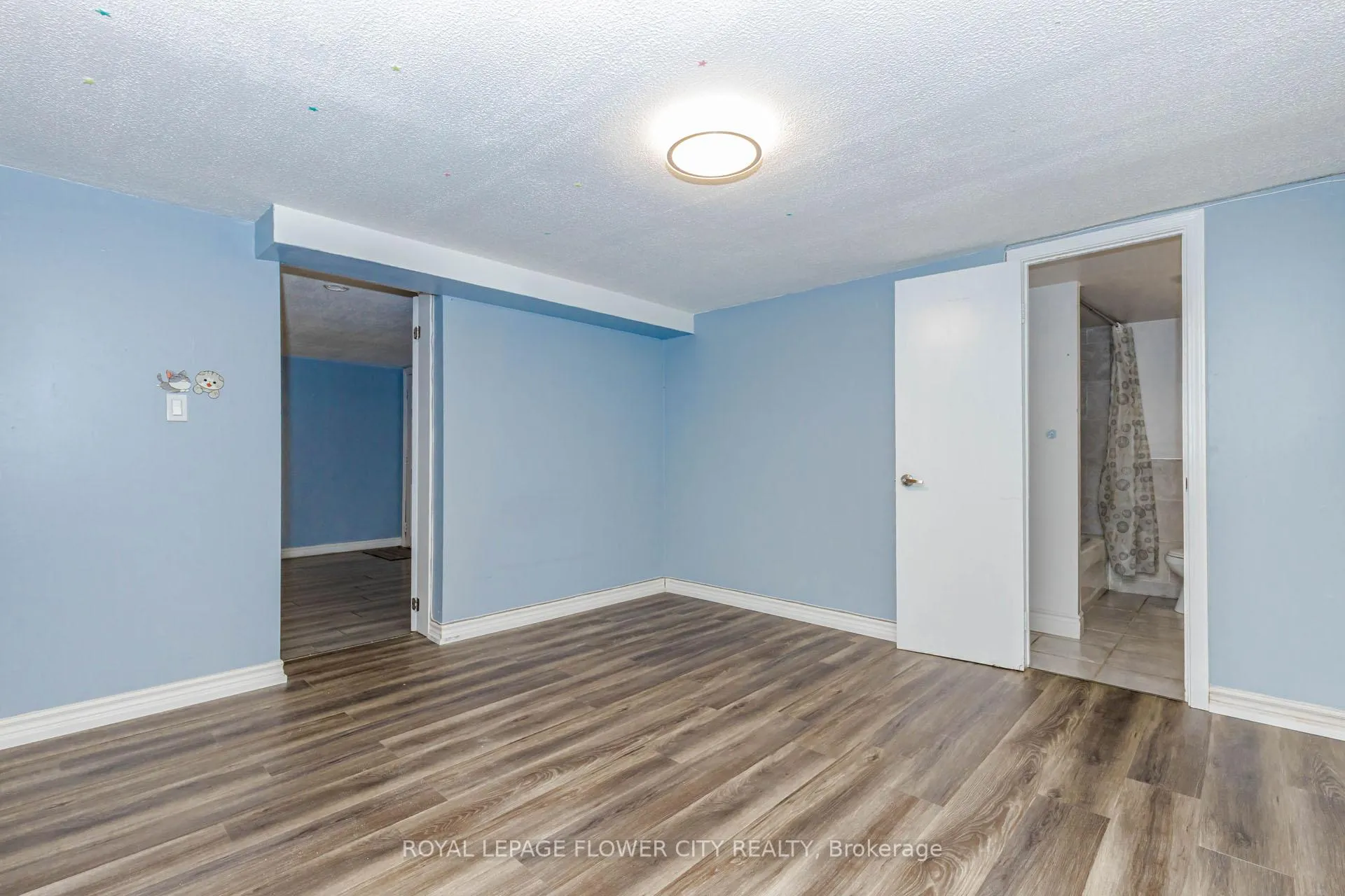 Photo 43 of 37 Warwick Road, Hamilton, Stoney Creek — HOMEH