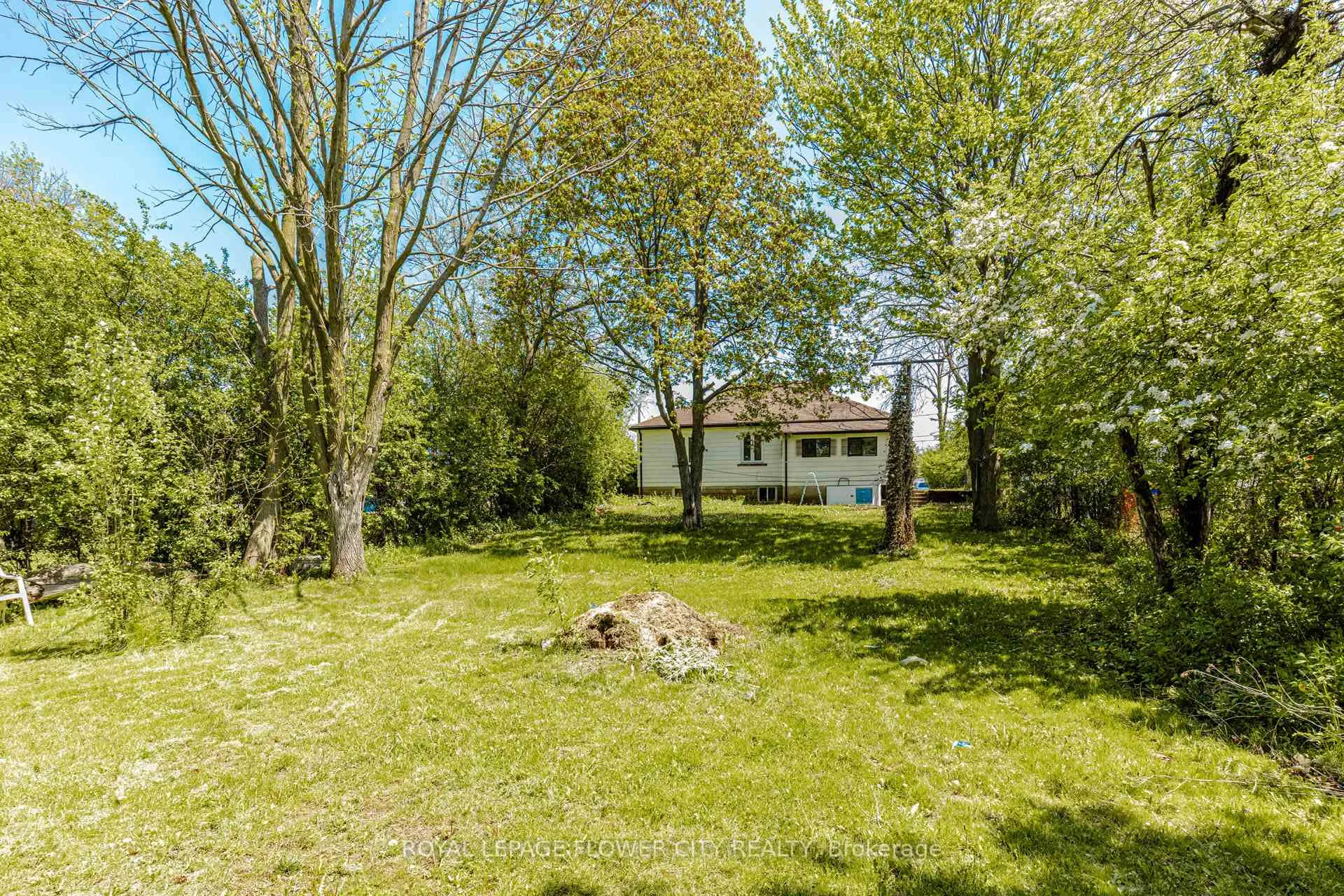 Photo 46 of 37 Warwick Road, Hamilton, Stoney Creek — HOMEH
