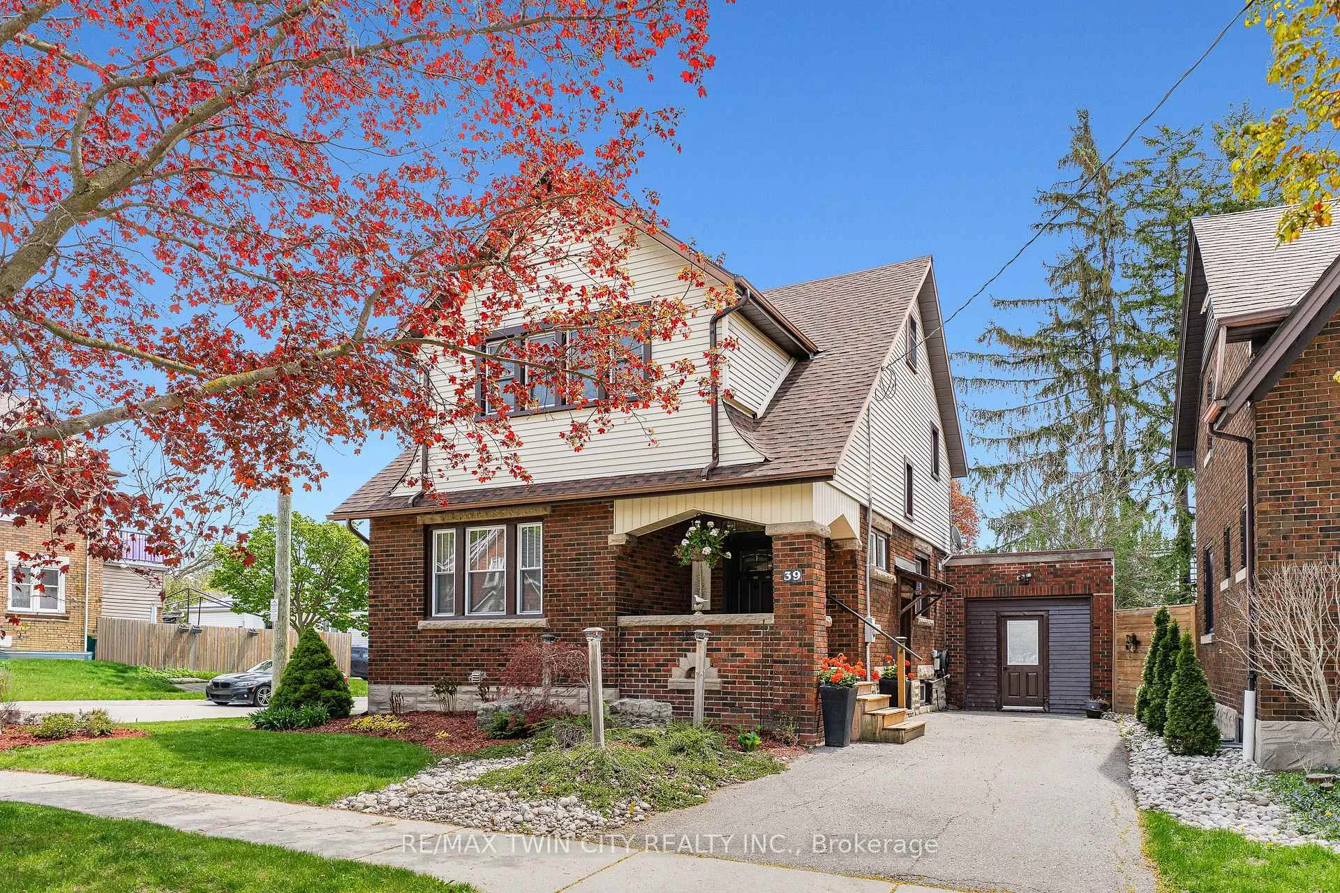 Photo 1 of 39 Borden Avenue N, Kitchener — HOMEH