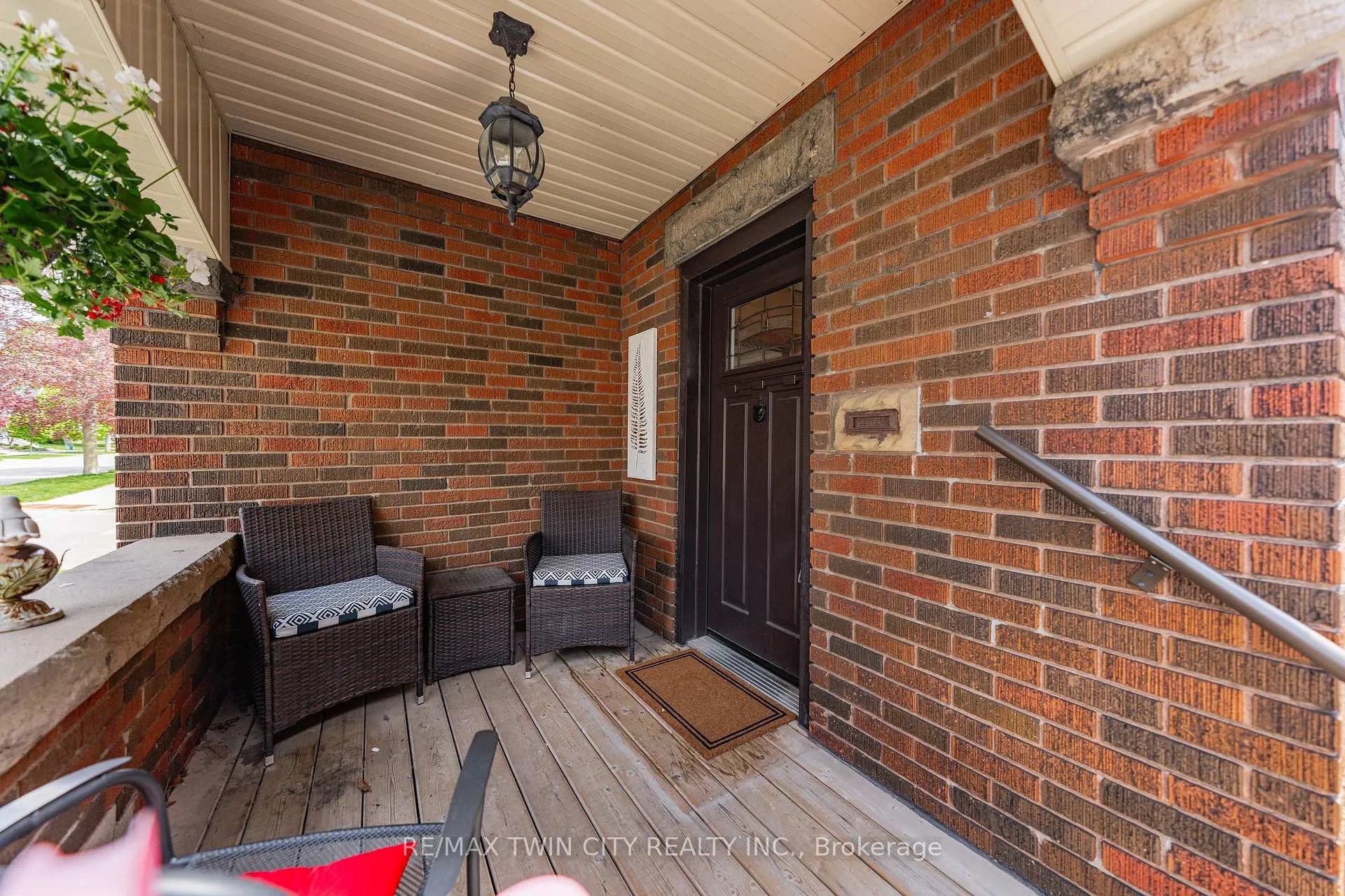 Photo 4 of 39 Borden Avenue N, Kitchener — HOMEH