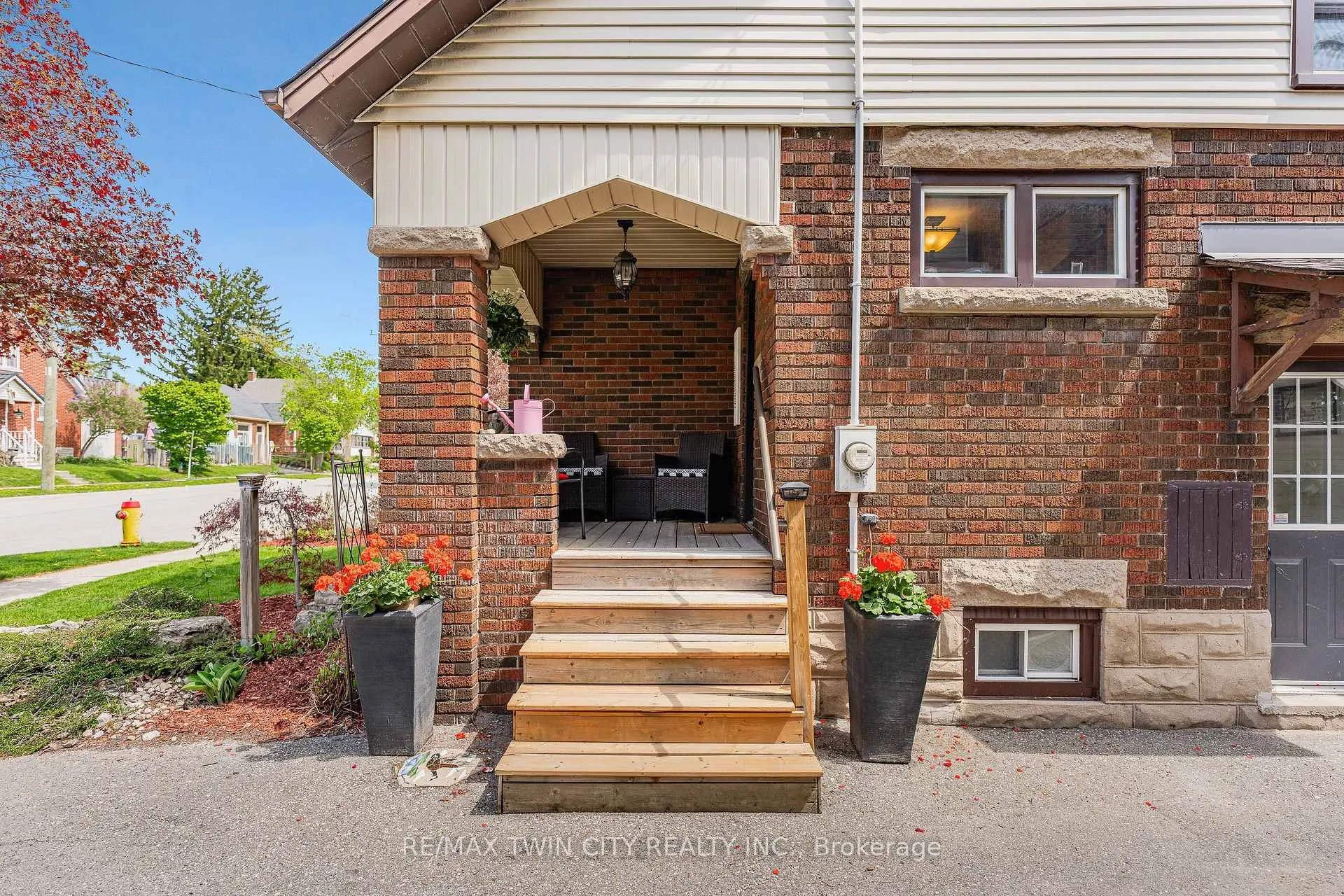 Photo 7 of 39 Borden Avenue N, Kitchener — HOMEH