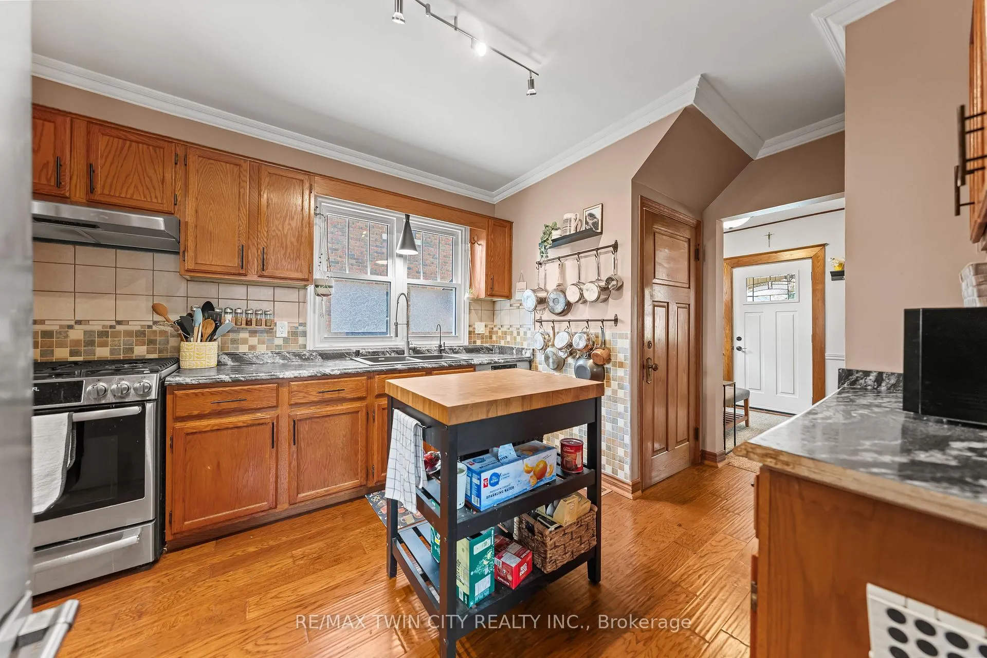 Photo 15 of 39 Borden Avenue N, Kitchener — HOMEH