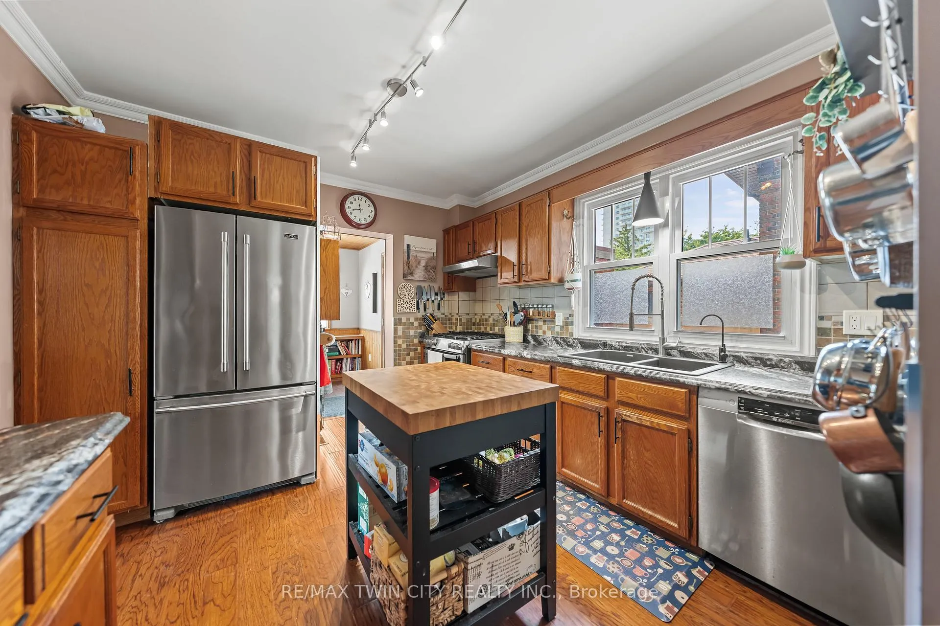 Photo 16 of 39 Borden Avenue N, Kitchener — HOMEH