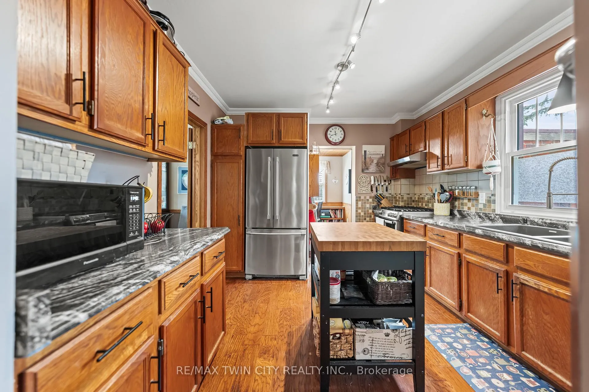 Photo 17 of 39 Borden Avenue N, Kitchener — HOMEH