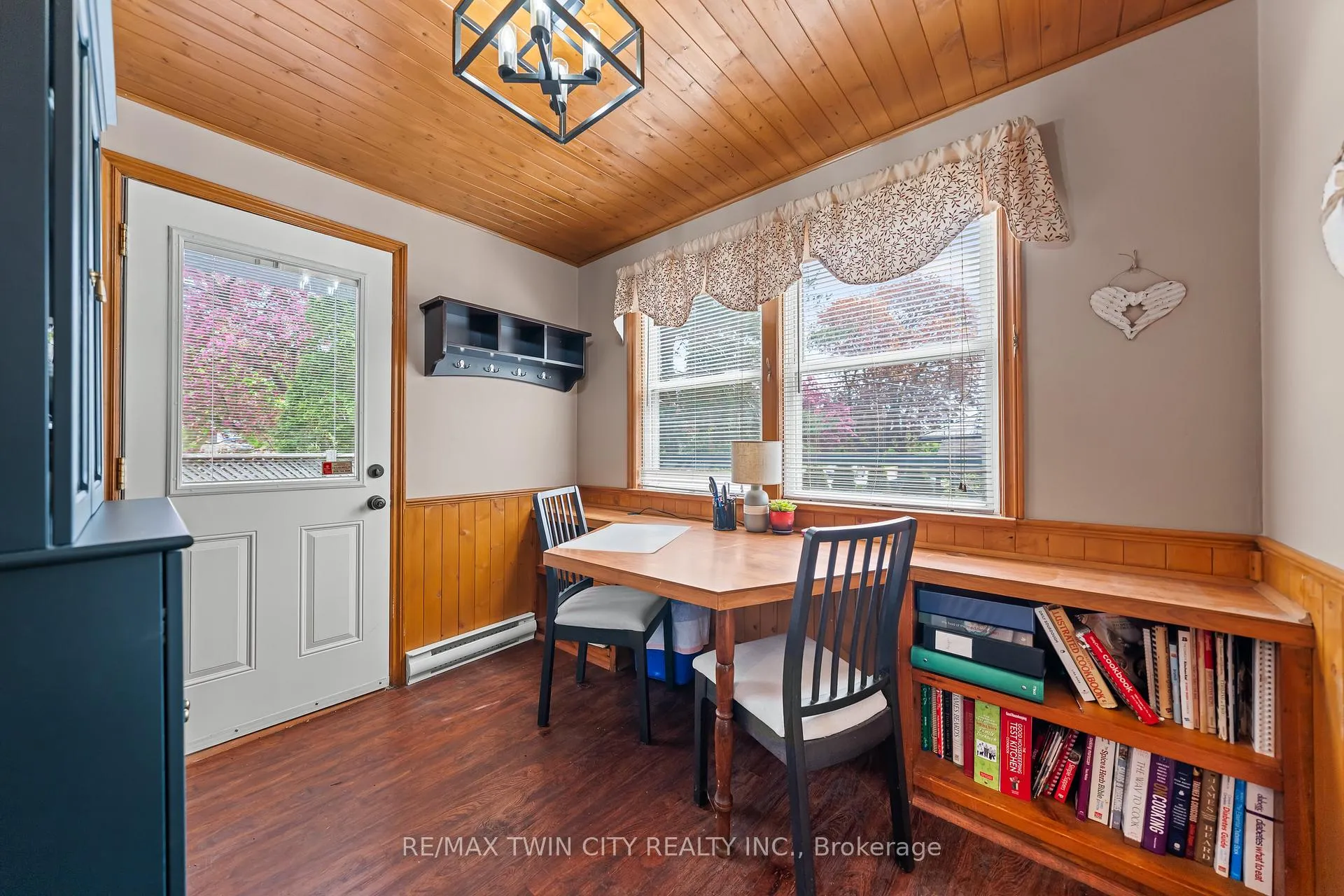 Photo 19 of 39 Borden Avenue N, Kitchener — HOMEH