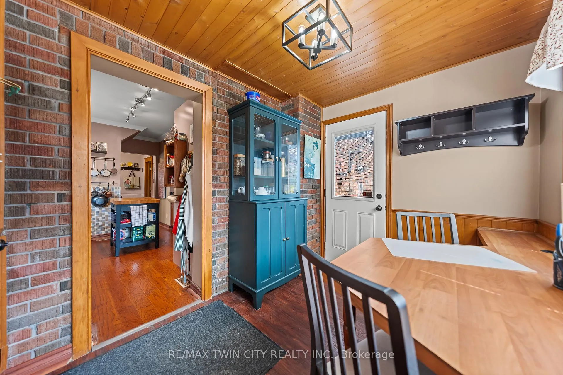 Photo 20 of 39 Borden Avenue N, Kitchener — HOMEH
