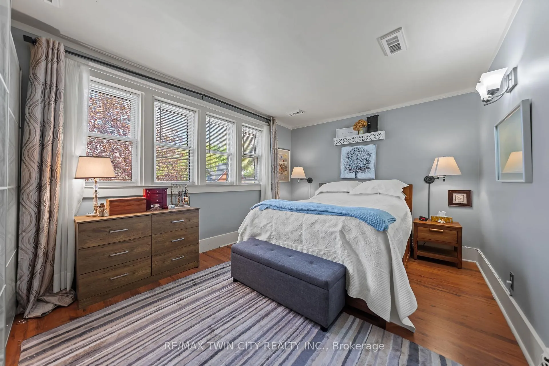 Photo 21 of 39 Borden Avenue N, Kitchener — HOMEH