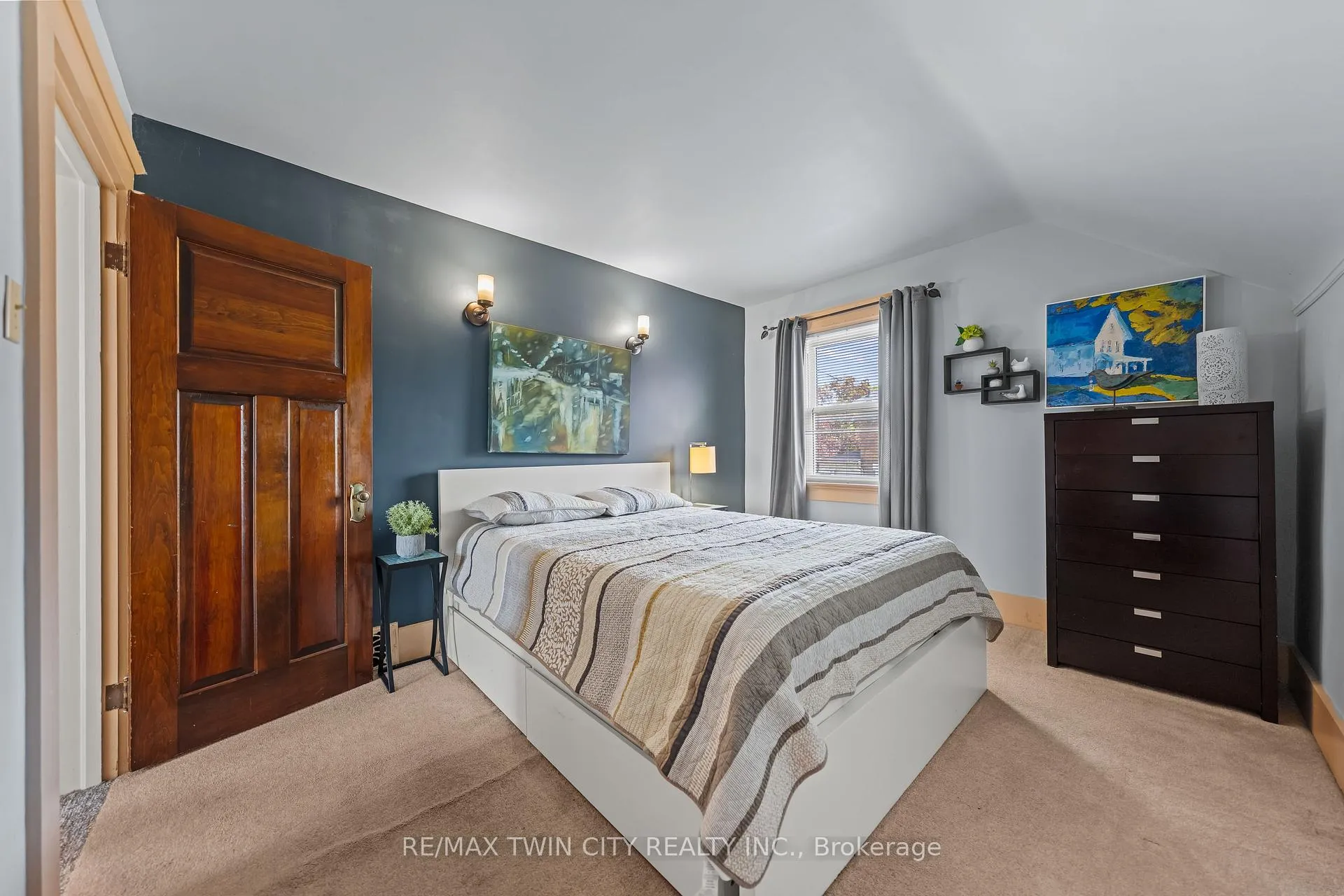 Photo 23 of 39 Borden Avenue N, Kitchener — HOMEH