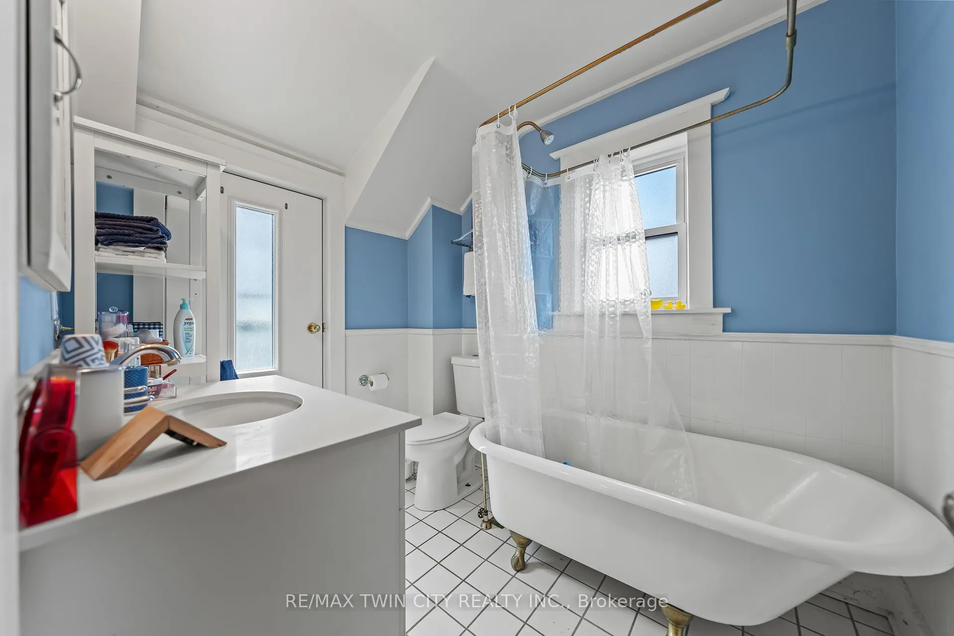 Photo 25 of 39 Borden Avenue N, Kitchener — HOMEH