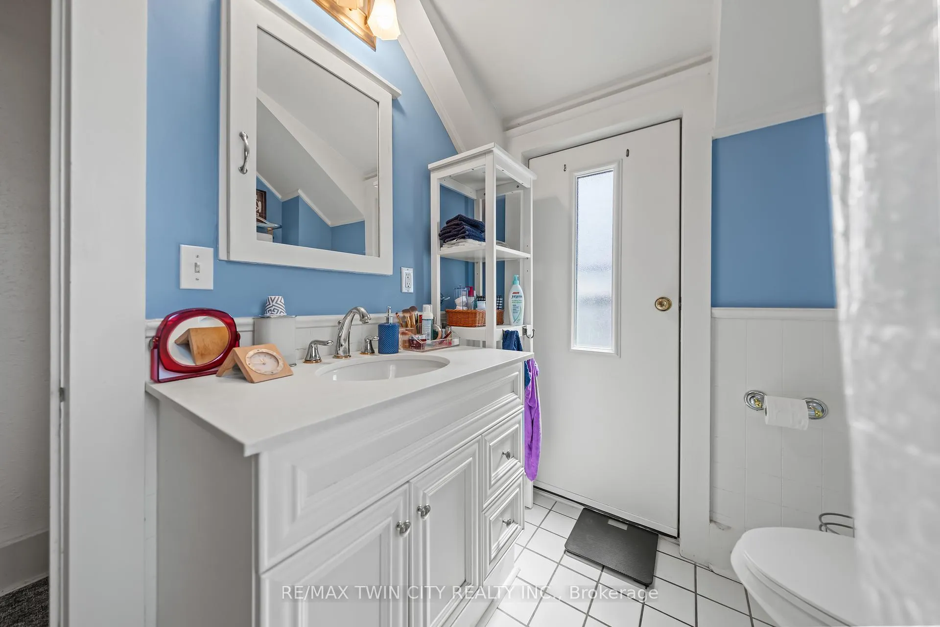 Photo 26 of 39 Borden Avenue N, Kitchener — HOMEH