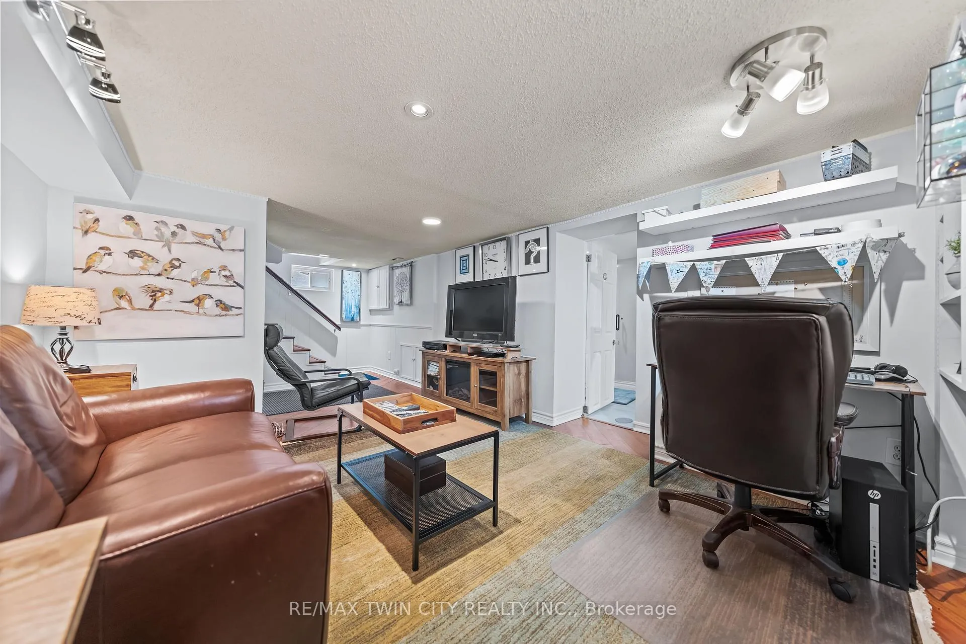 Photo 31 of 39 Borden Avenue N, Kitchener — HOMEH