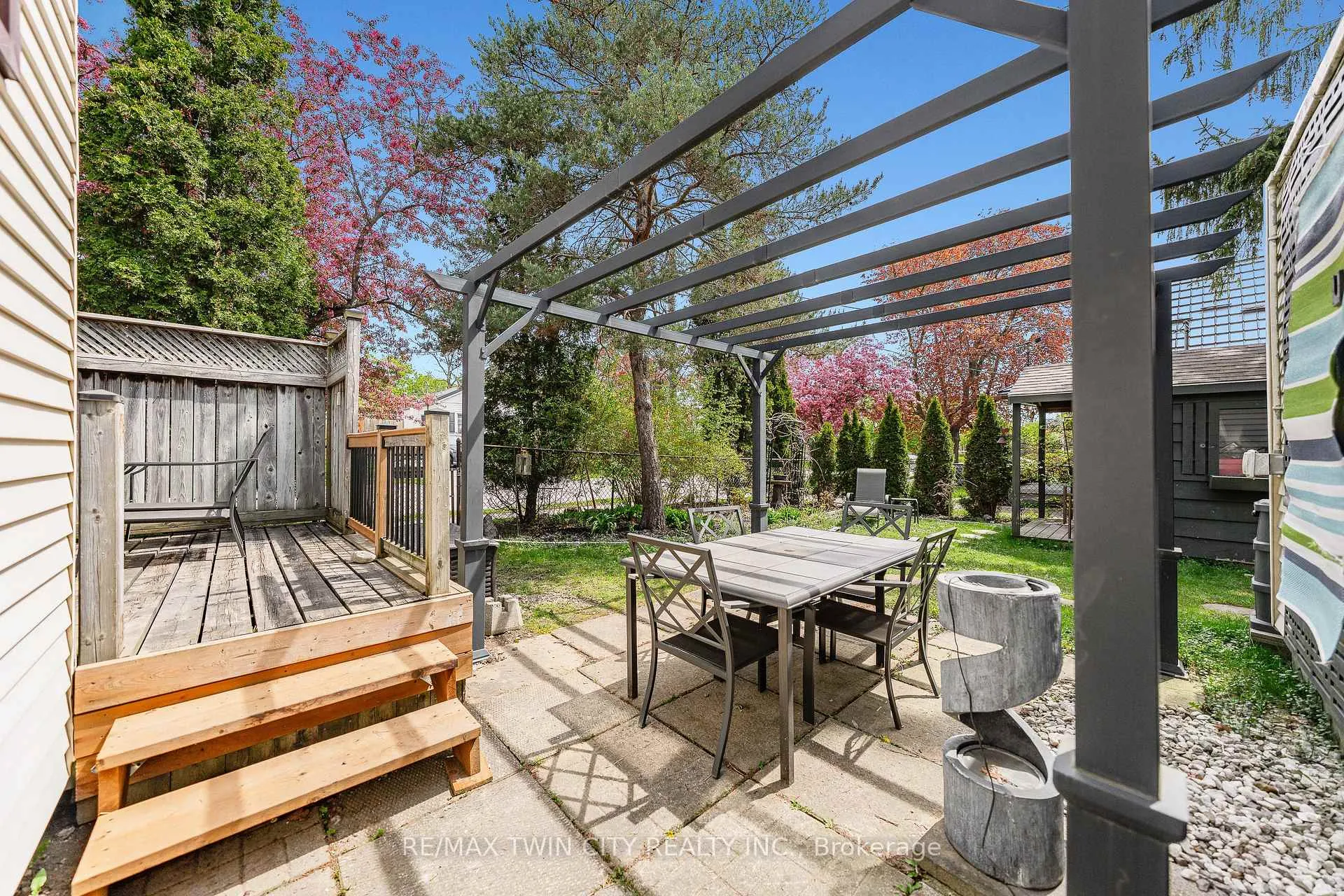Photo 36 of 39 Borden Avenue N, Kitchener — HOMEH