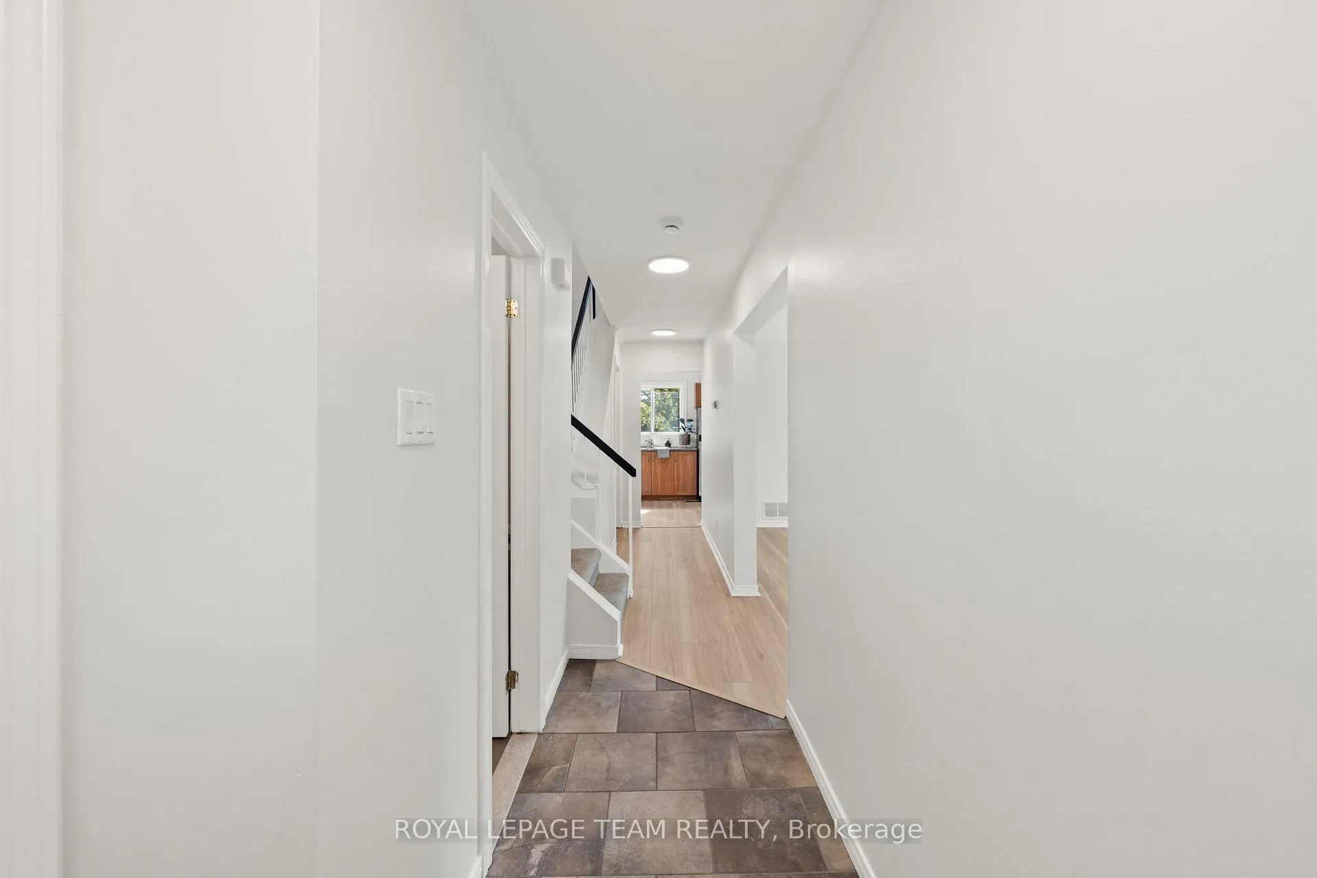 Photo 5 of 93 Hewitt Way, Ottawa, Kanata - Katimavik — HOMEH