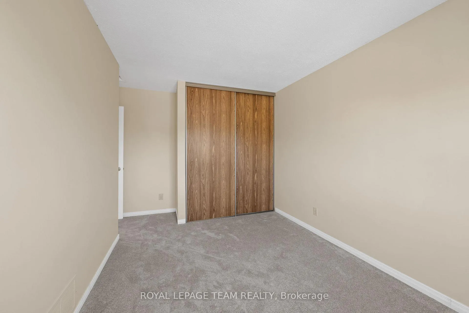 Photo 27 of 93 Hewitt Way, Ottawa, Kanata - Katimavik — HOMEH