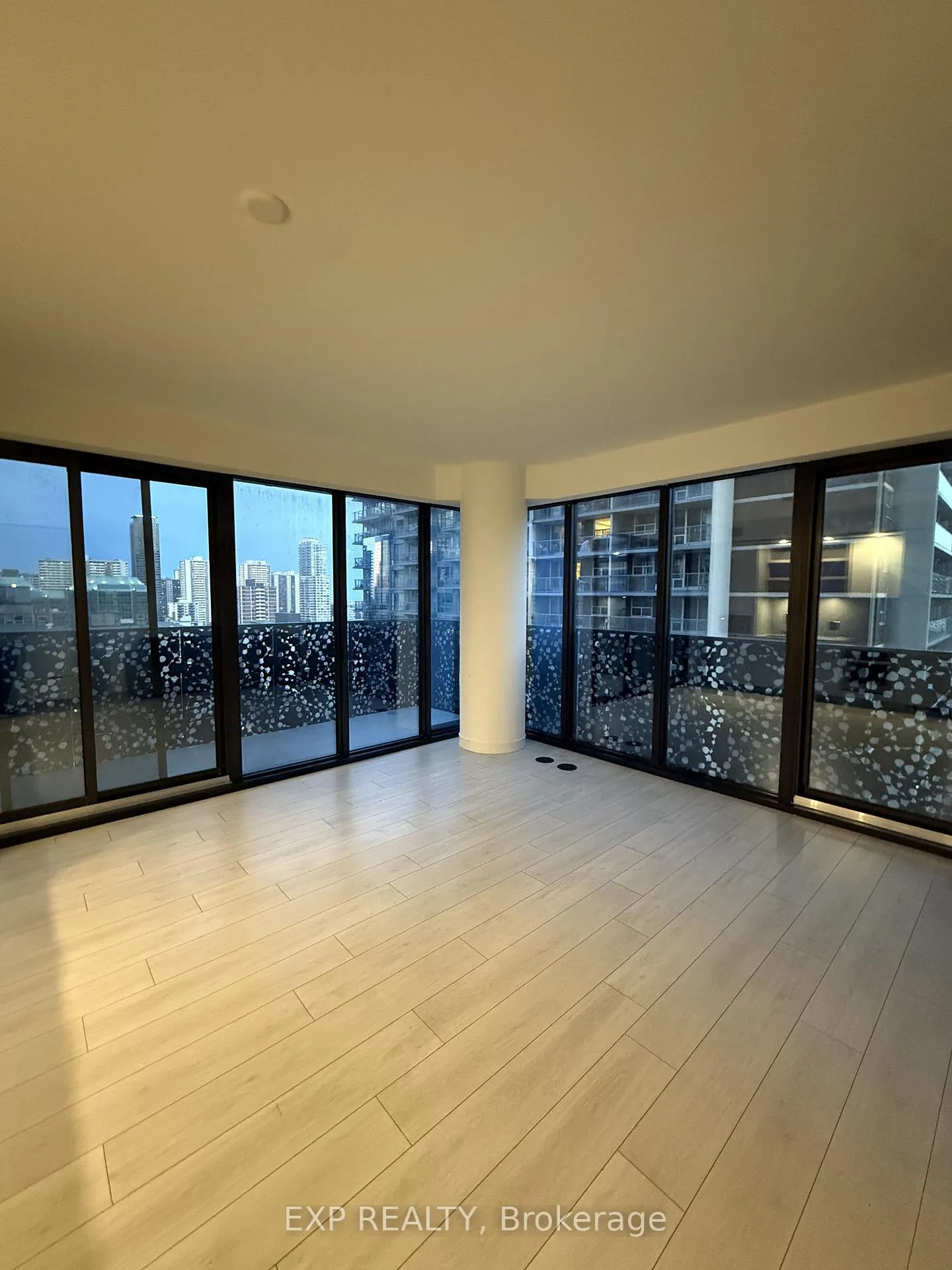 Photo 14 of Unit 1503, 55 Charles Street E, Toronto, Church-Yonge Corridor — HOMEH