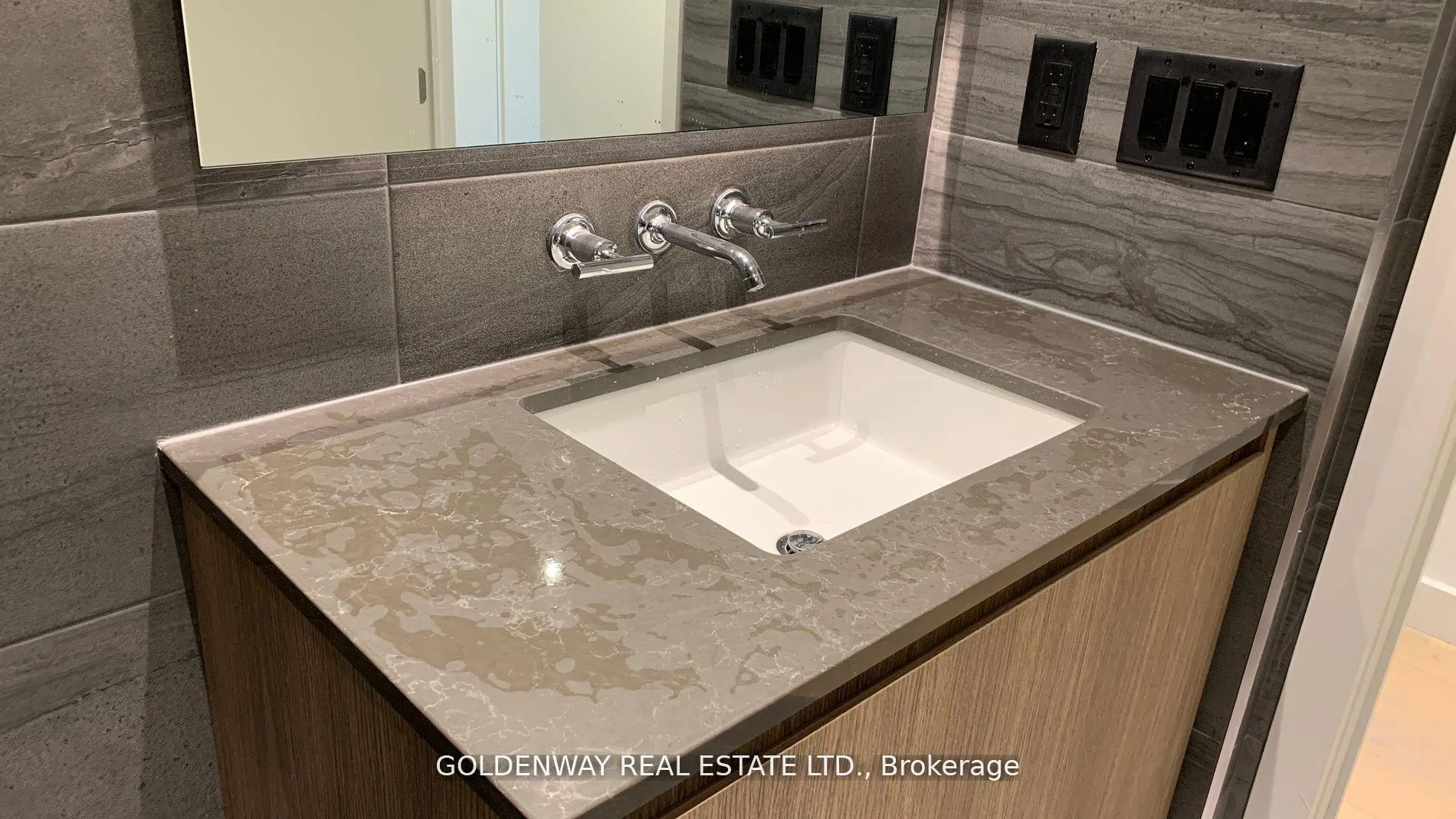 Photo 3 of Unit 506, 81 Wellesley Street E, Toronto, Church-Yonge Corridor — HOMEH
