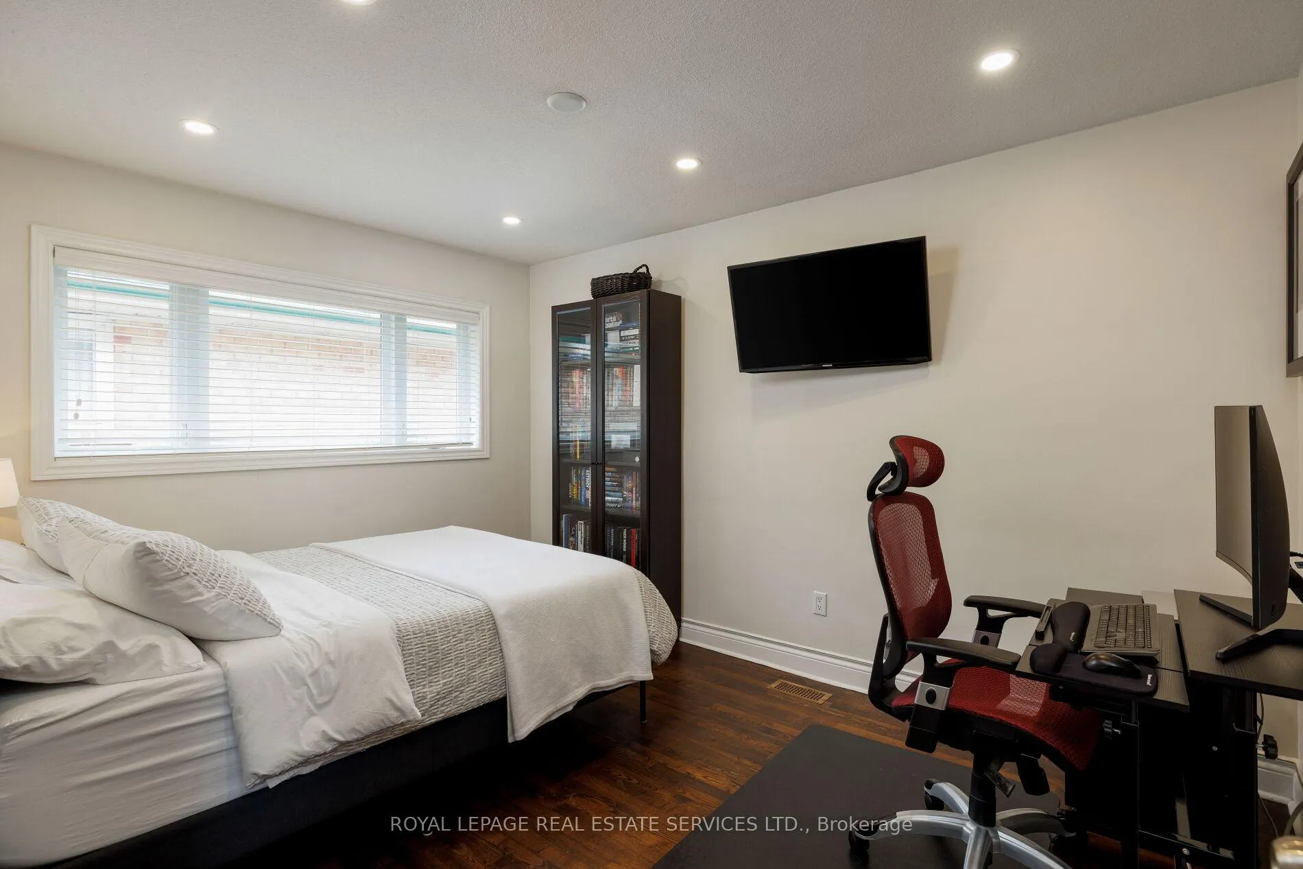 Photo 18 of 23 Glenmanor Drive, Oakville, Central — HOMEH