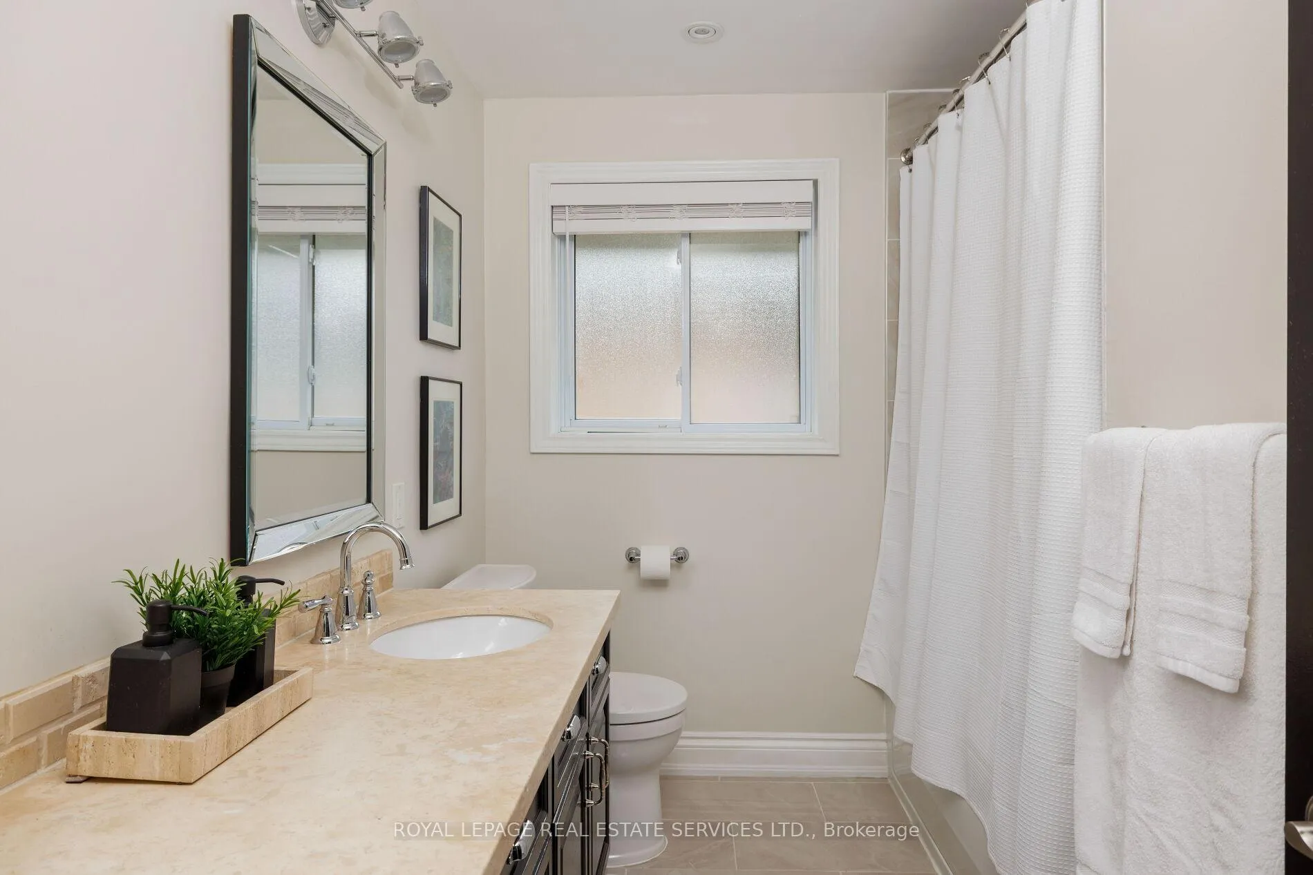 Photo 20 of 23 Glenmanor Drive, Oakville, Central — HOMEH