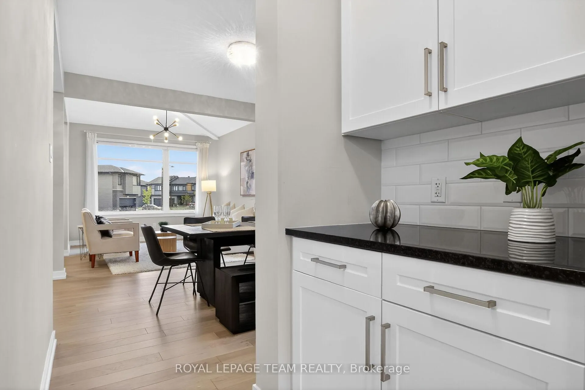 Photo 12 of 408 Gidran Circle, Ottawa, Kanata - Emerald Meadows/Trailwest — HOMEH